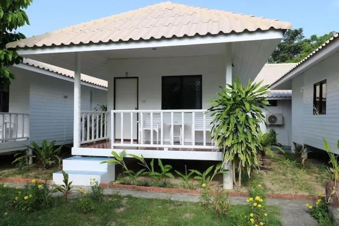 Garden in Thong Nai Pan Beach Resort