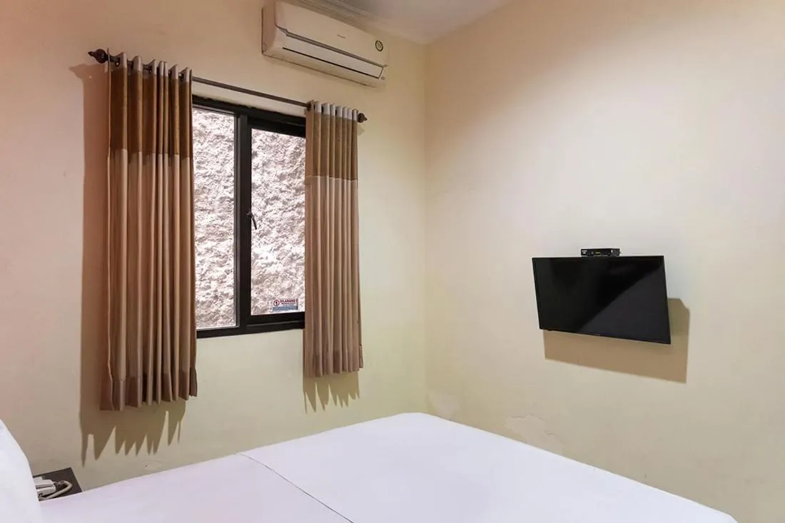 Bed in TwoSpaces Living at Toedjoeh Enam Homestay, Surabaya