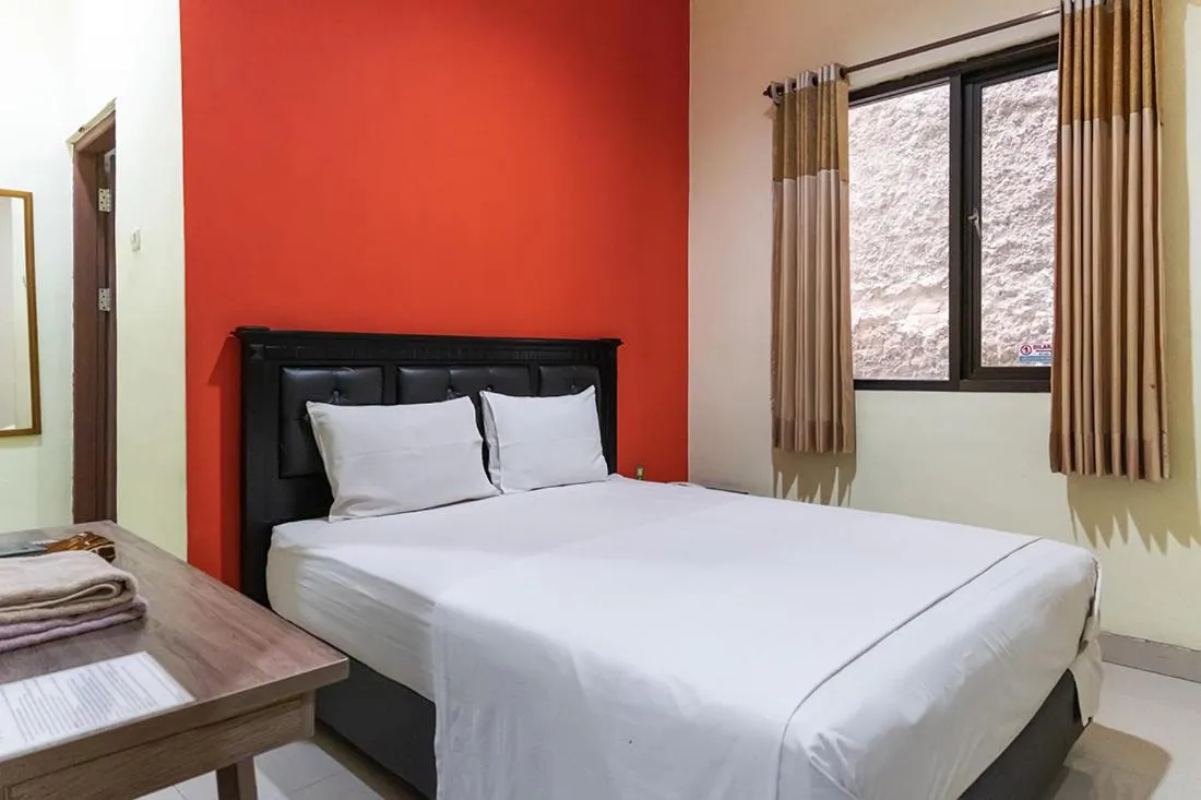 Bed in TwoSpaces Living at Toedjoeh Enam Homestay, Surabaya