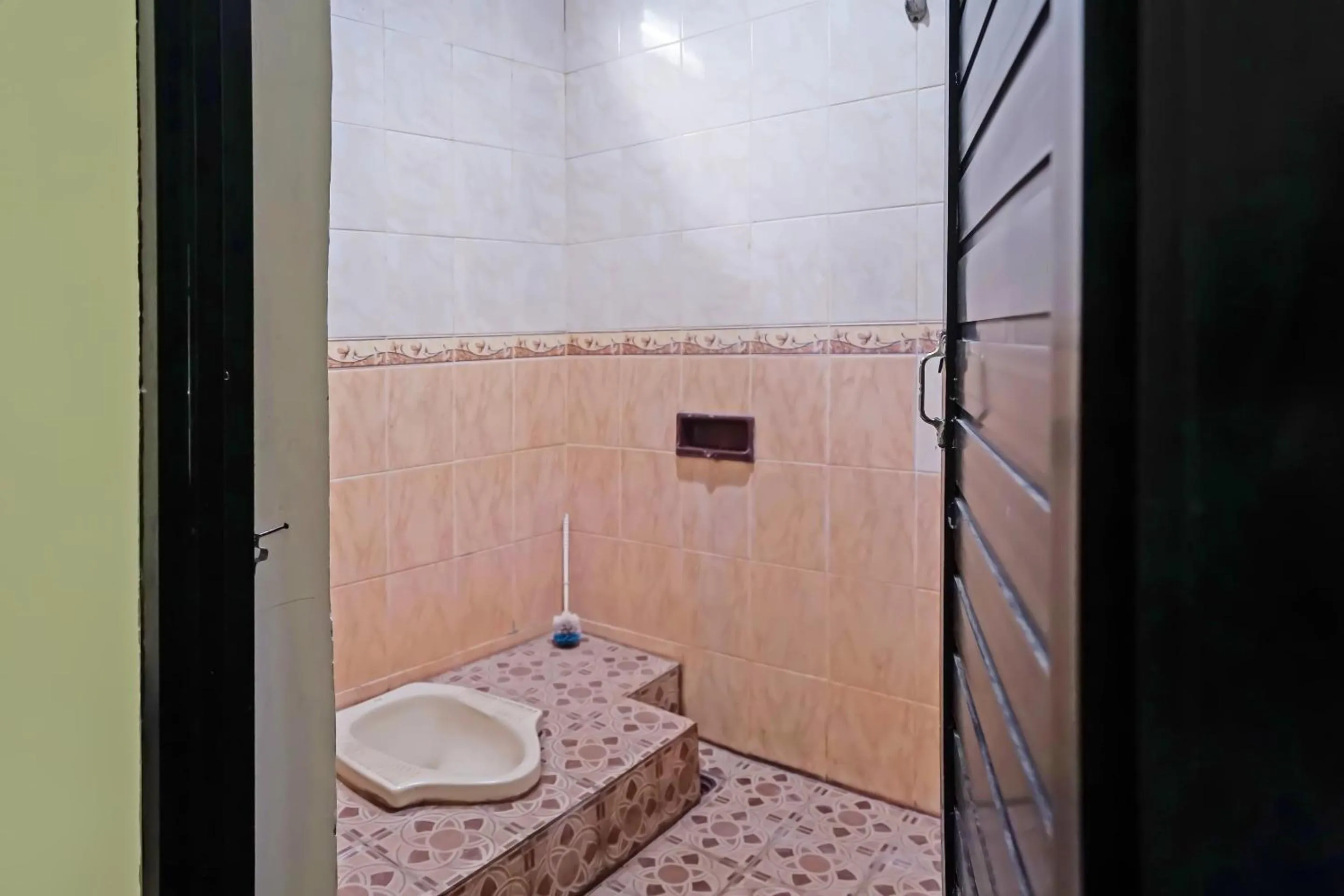 Bathroom in Hotel O Arfan HouseNearDanau Ranau