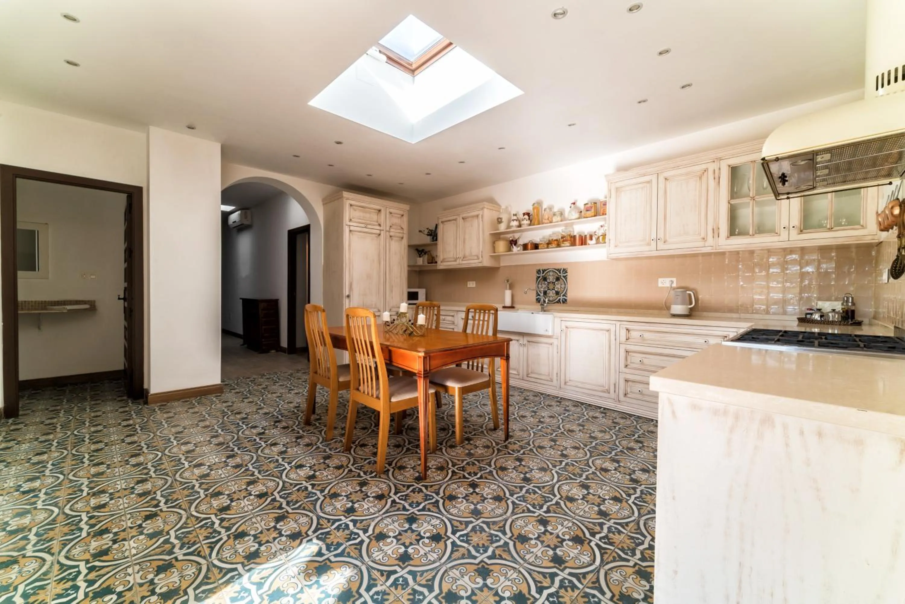 Kitchen or kitchenette in Family hotel Al- Ana Marbella