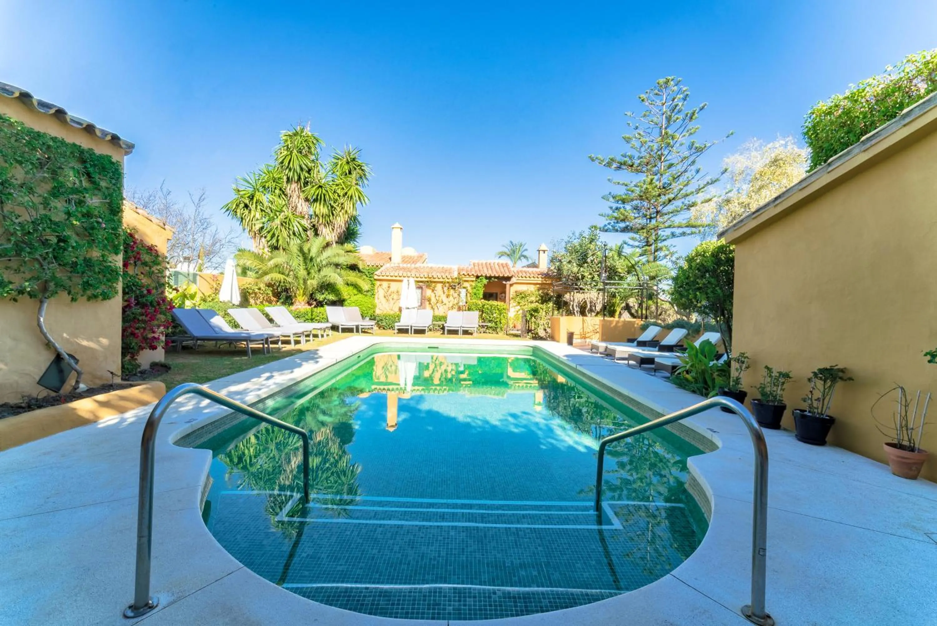 Swimming pool in Family hotel Al- Ana Marbella