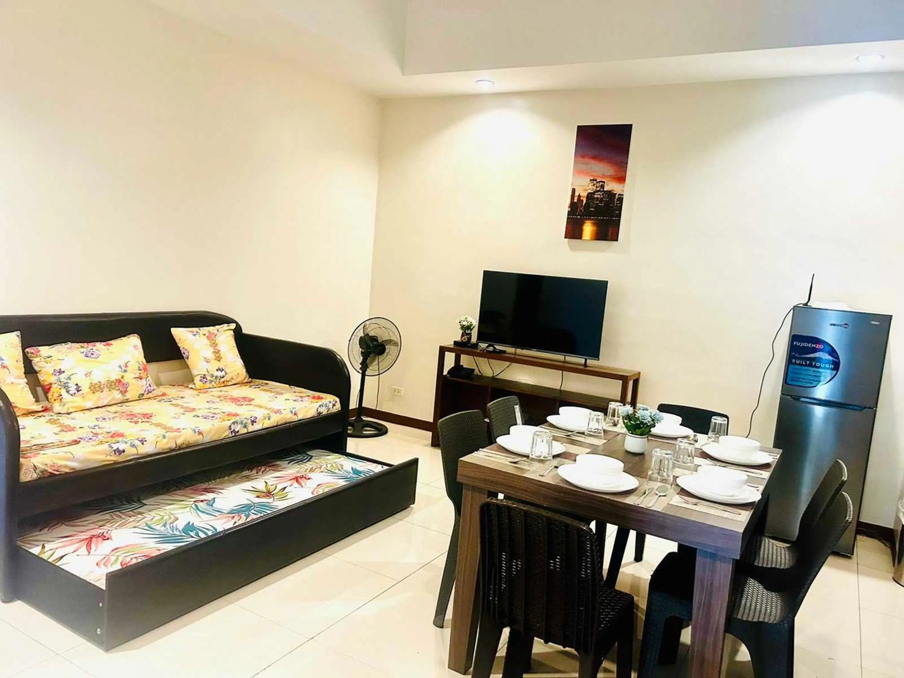 Living room, Bed in Verjandel Residences