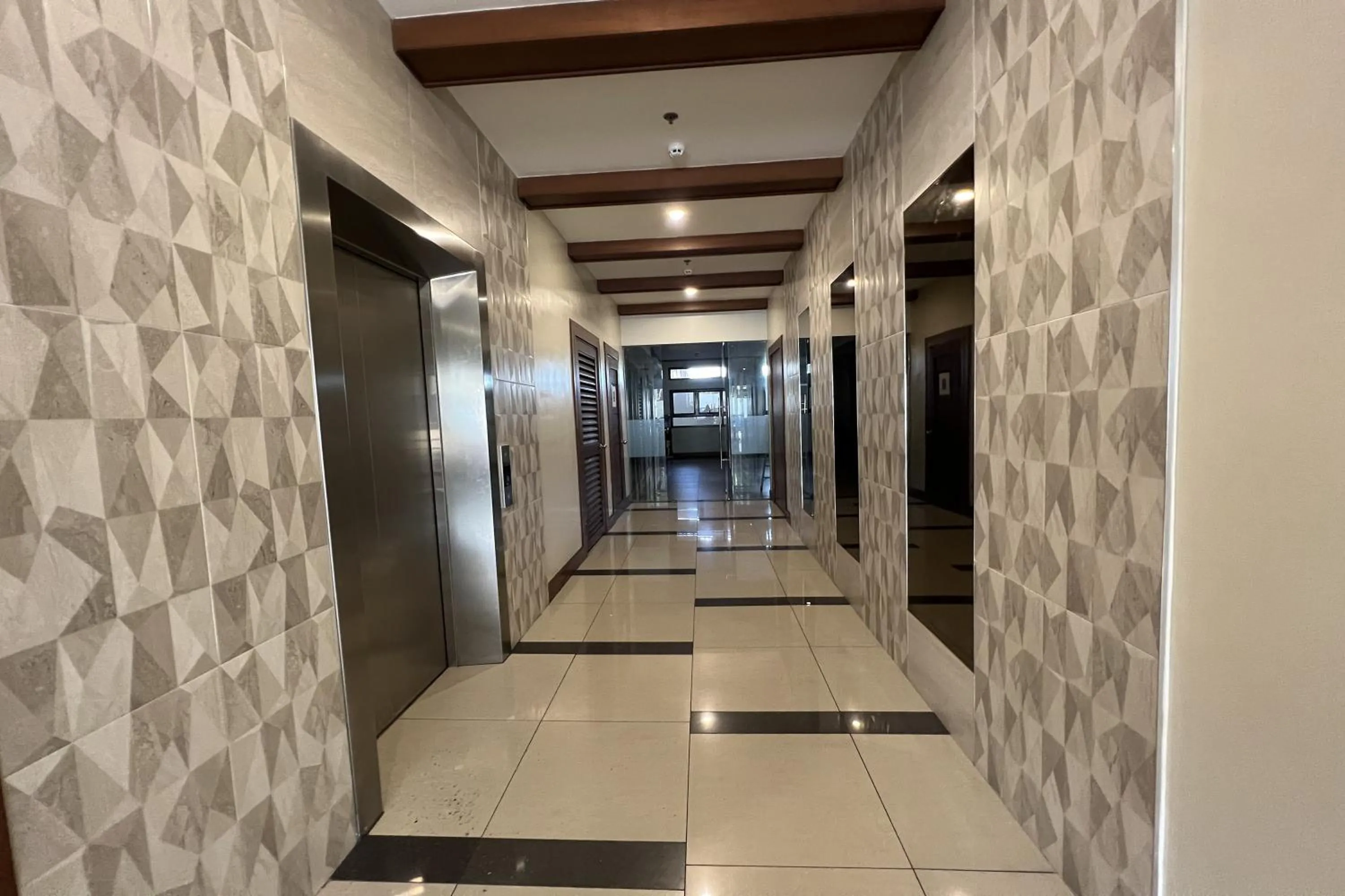 elevator in Verjandel Residences