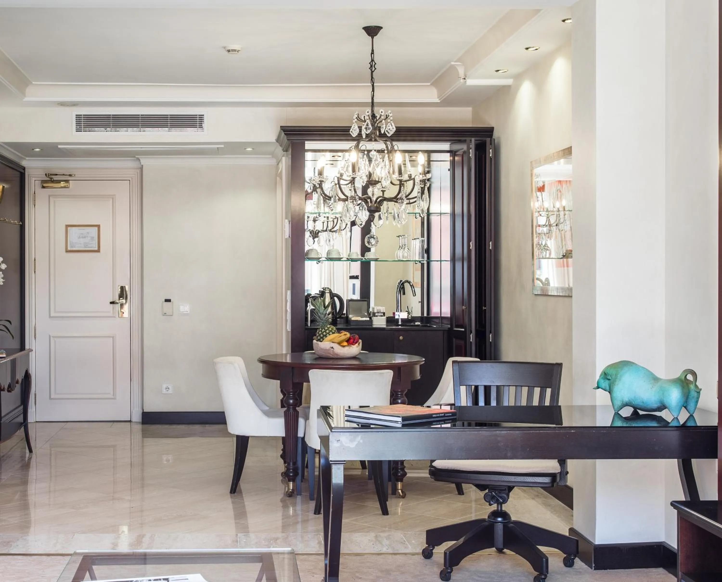 Coffee/tea facilities, Dining Area in Kempinski Hotel Bahía Beach Resort & Spa