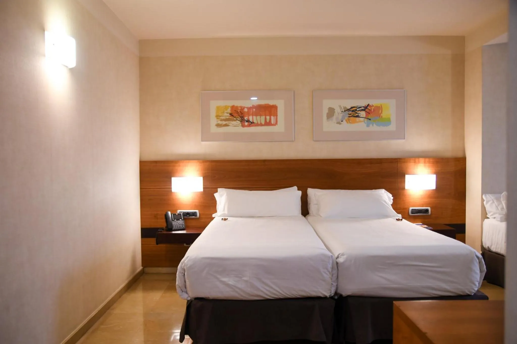 Photo of the whole room, Bed in Sercotel Palacio de Tudemir