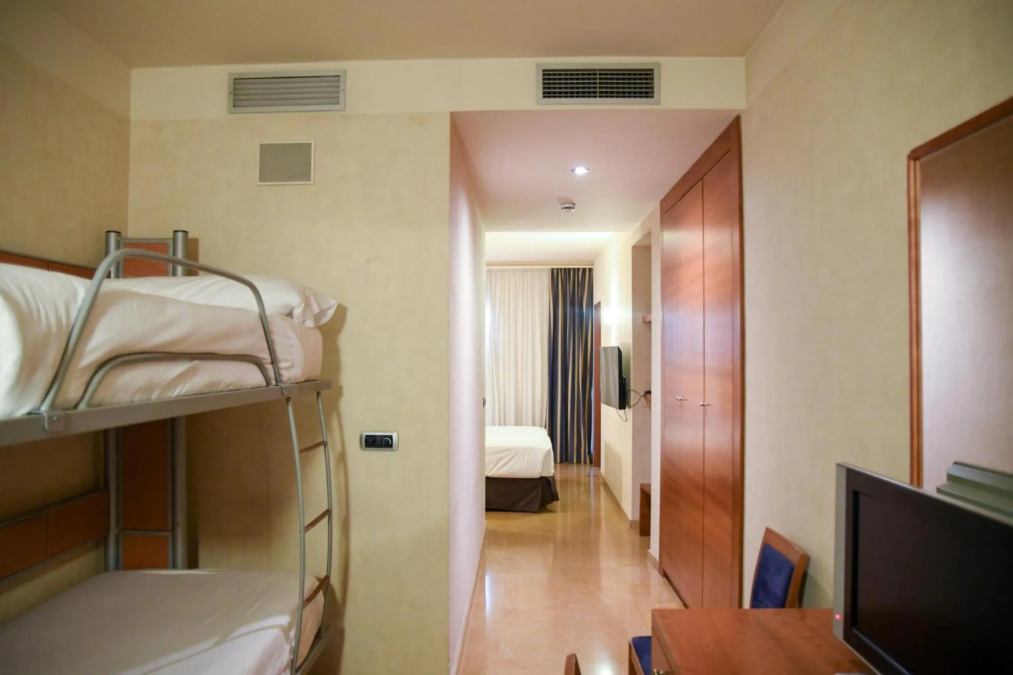 Photo of the whole room, Bed in Sercotel Palacio de Tudemir