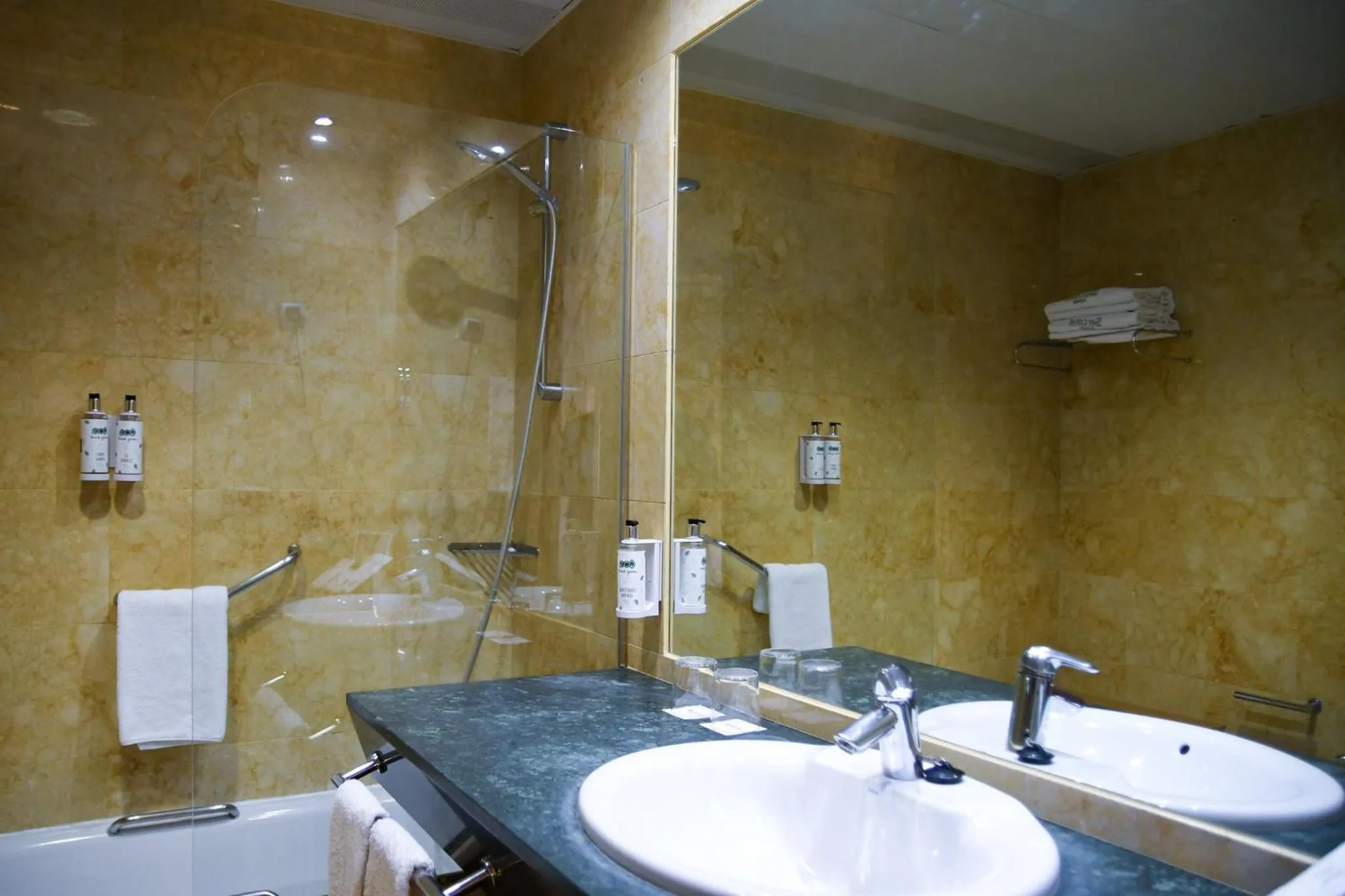 Bathroom in Sercotel Palacio de Tudemir