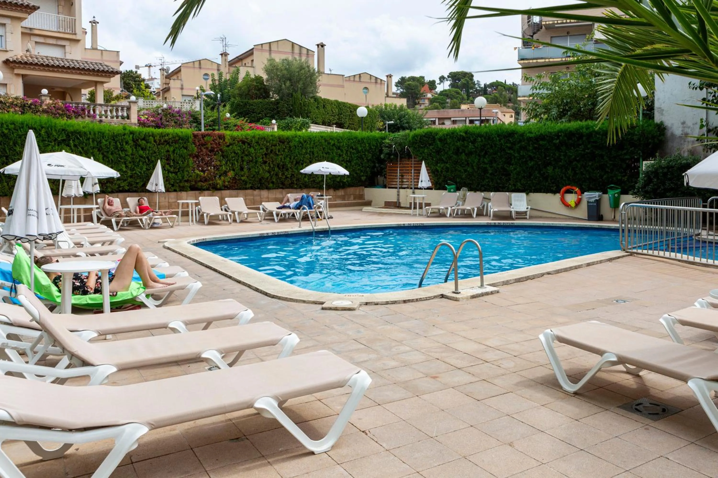 Swimming pool in Medplaya Aparthotel Esmeraldas