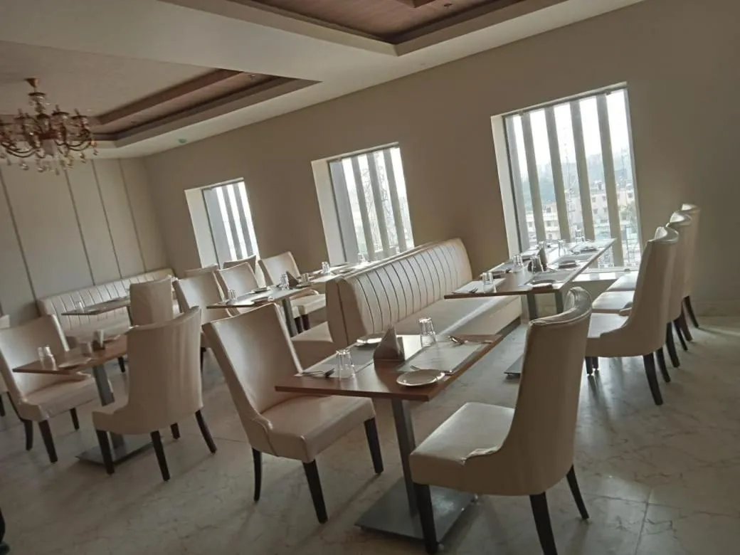 Restaurant/places to eat in PIPUL PADMAJA PRIDE