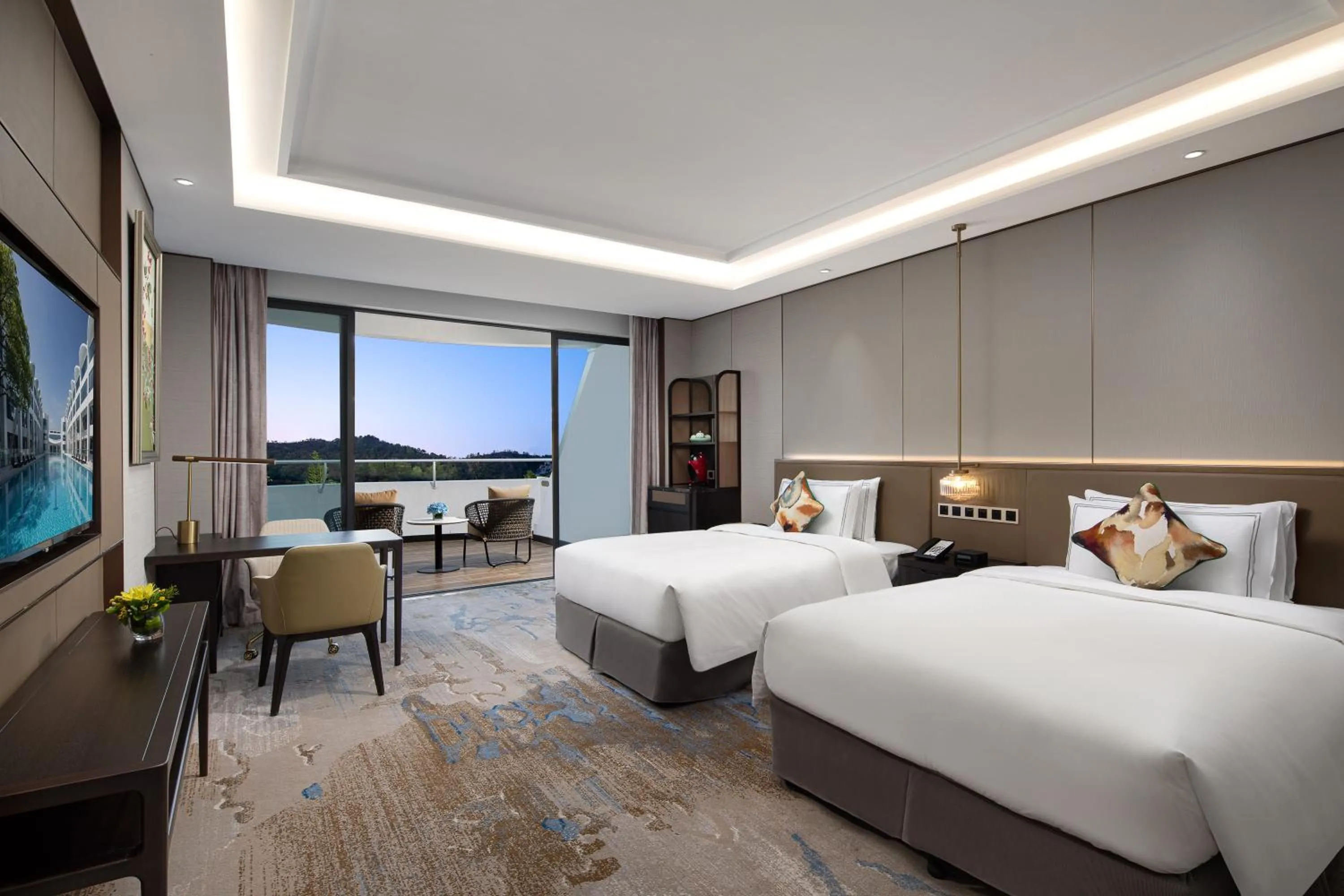 Bedroom, Bed in White Swan Hotel Taizhou