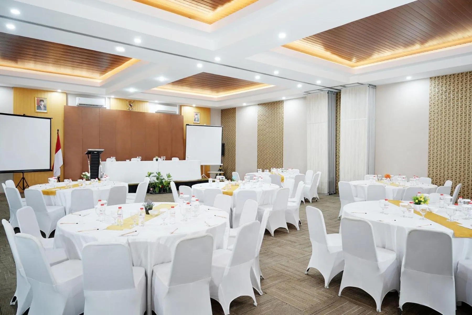 Meeting/conference room in Front One Hotel Sragen
