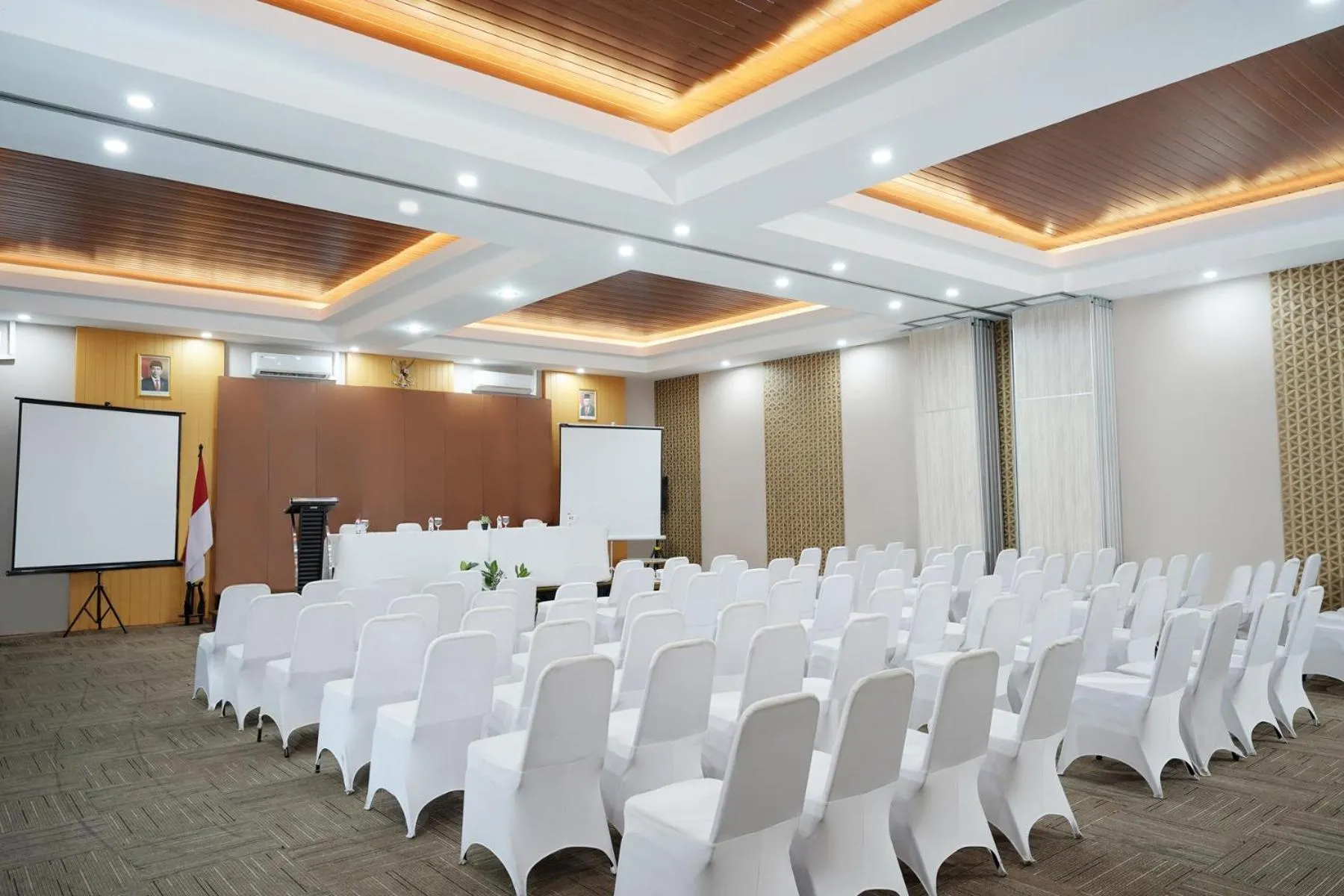 Meeting/conference room in Front One Hotel Sragen