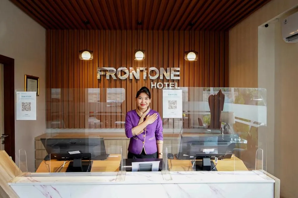 Lobby or reception in Front One Hotel Sragen