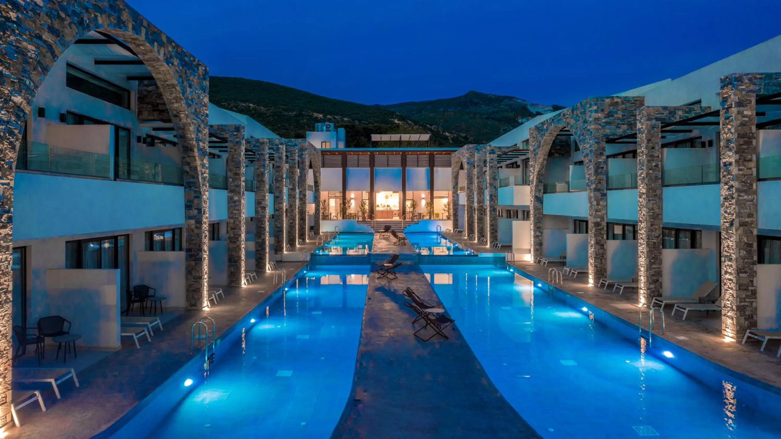 Swimming pool in Cavo di Suites