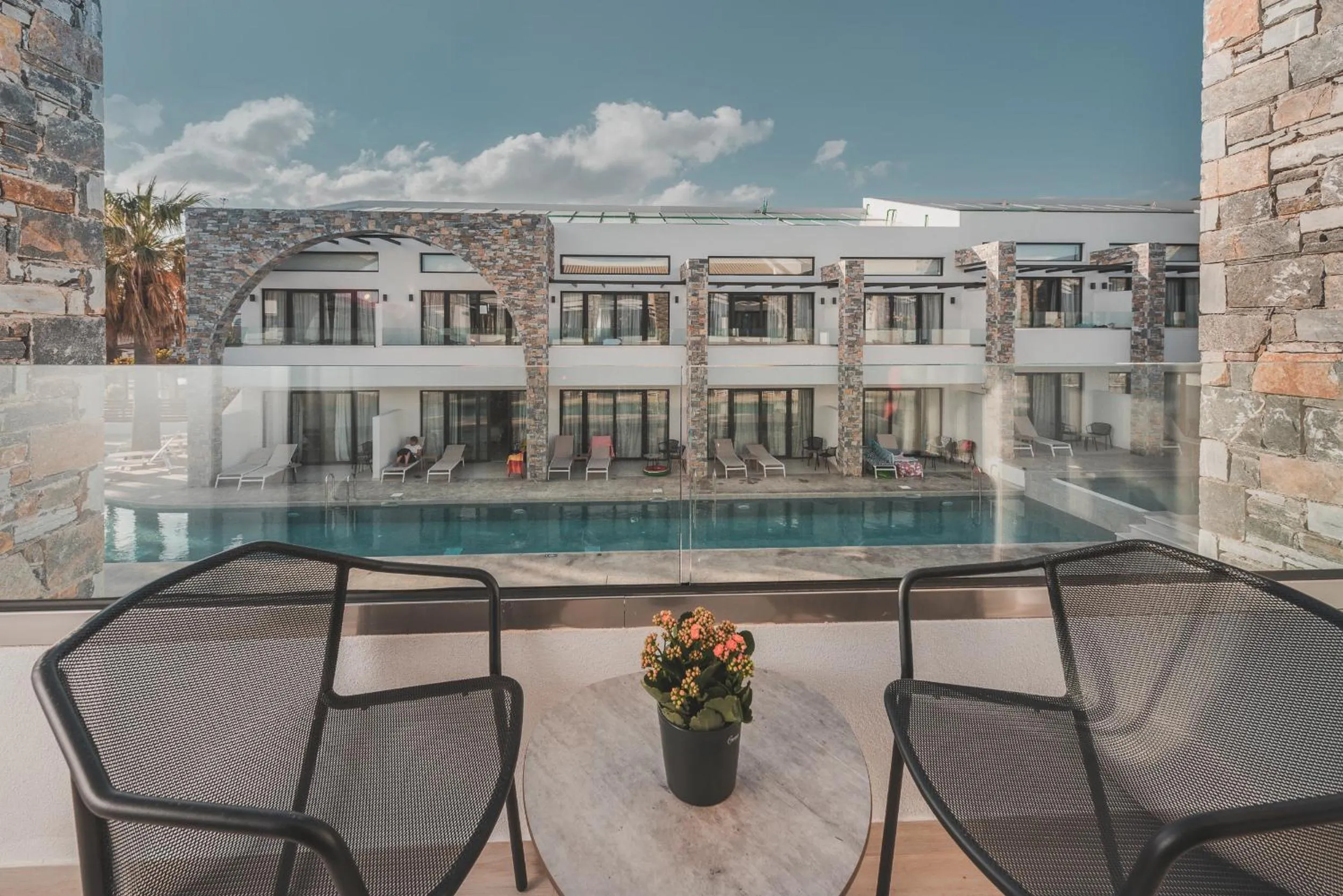 Property building in Cavo di Suites