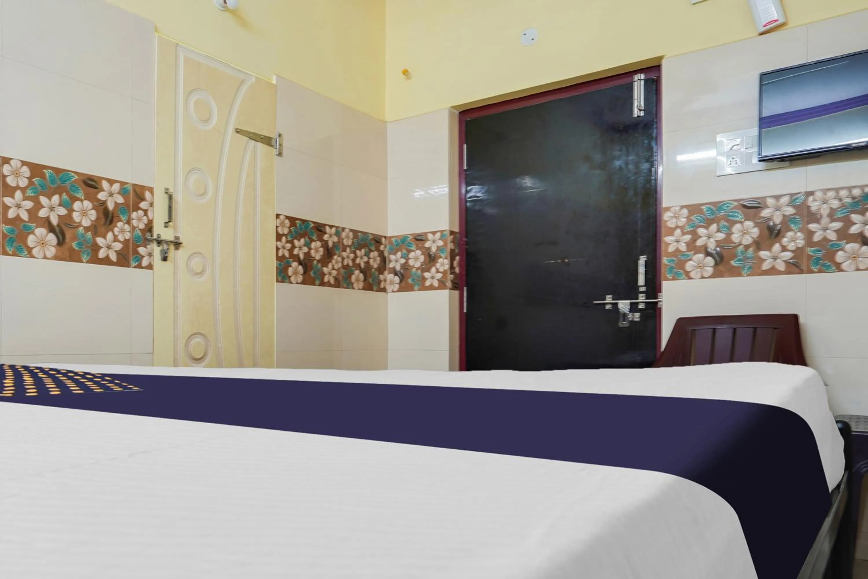 Bedroom in SPOT ON New ROYAL LODGE