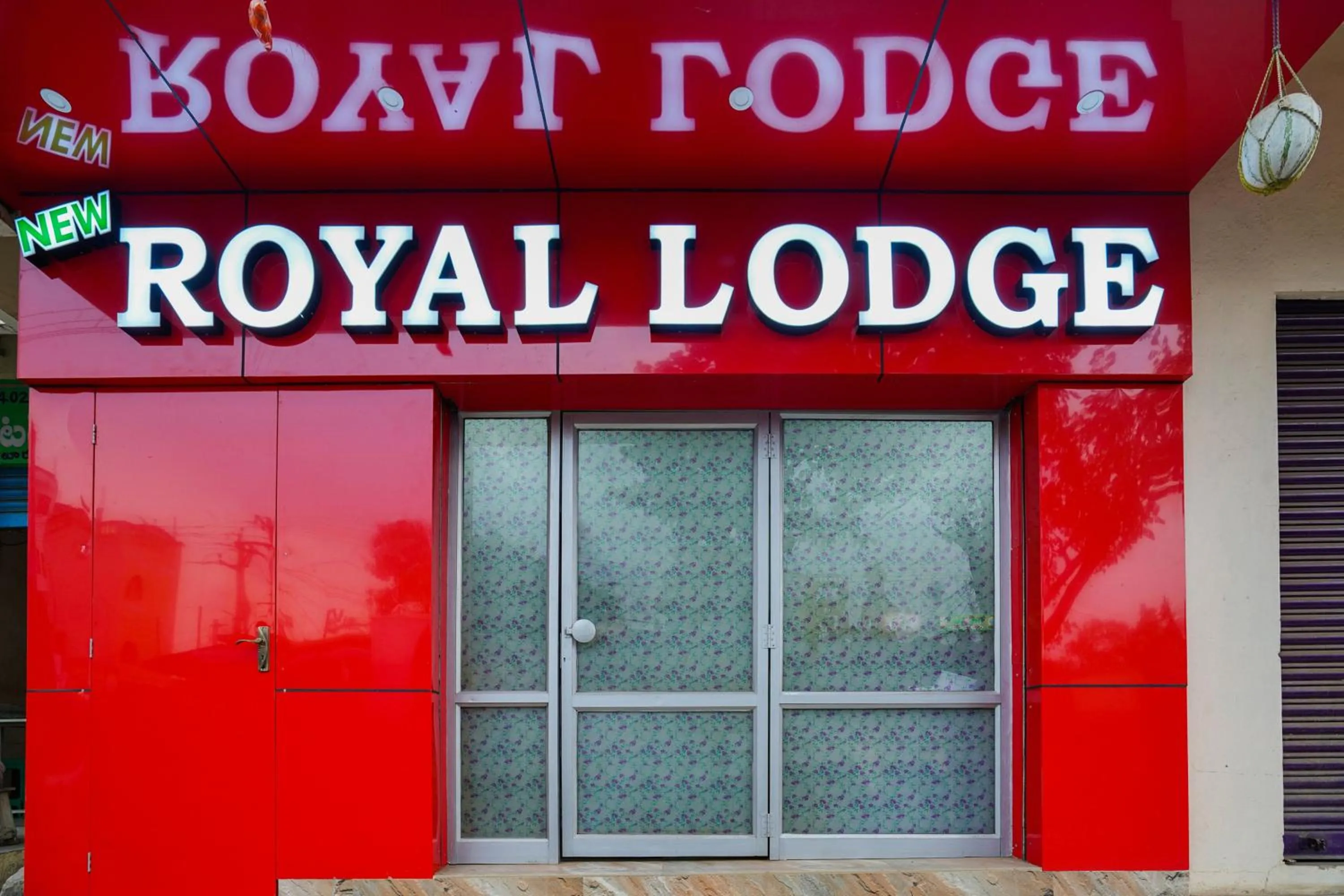 Facade/entrance in SPOT ON New ROYAL LODGE