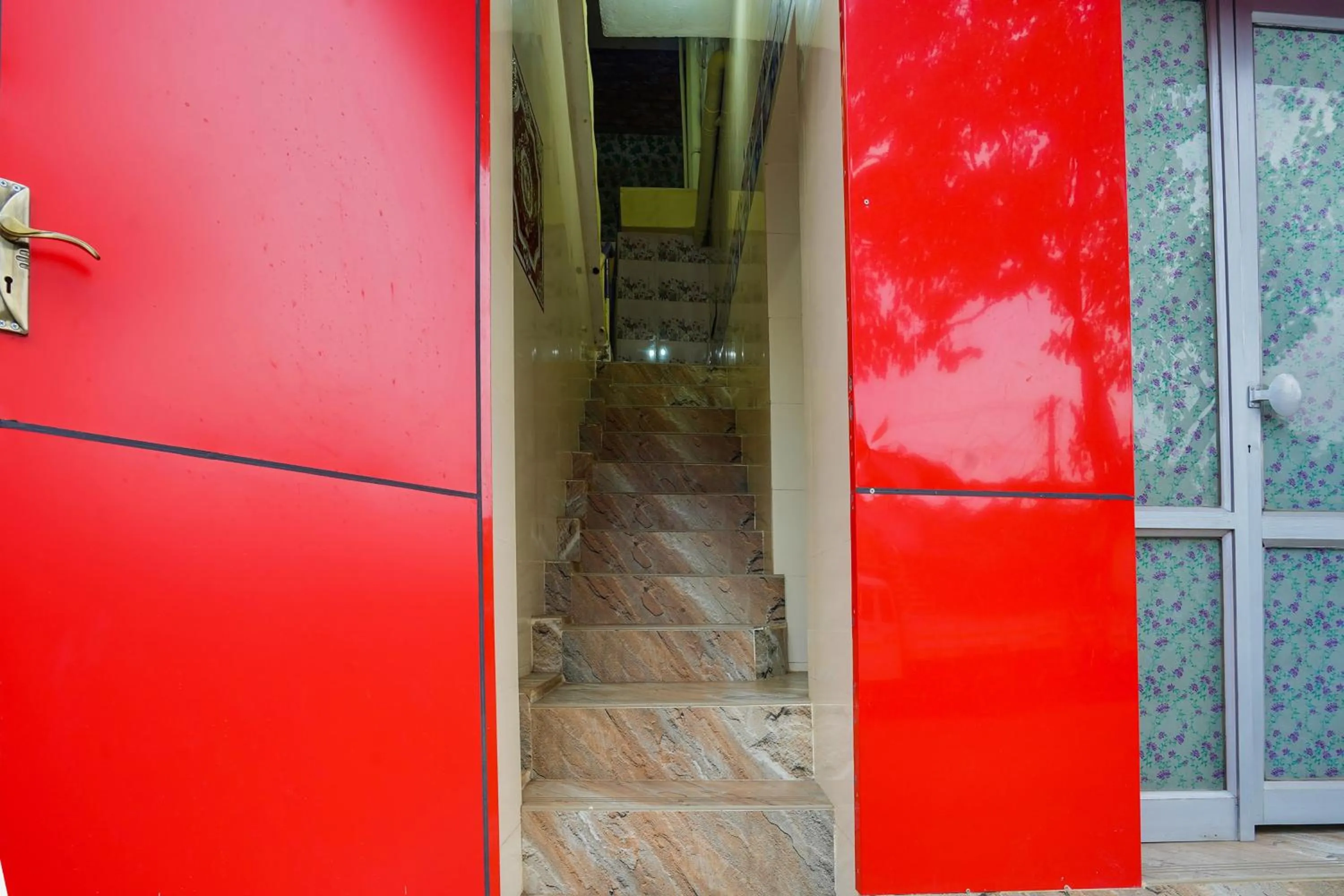 Facade/entrance in SPOT ON New ROYAL LODGE