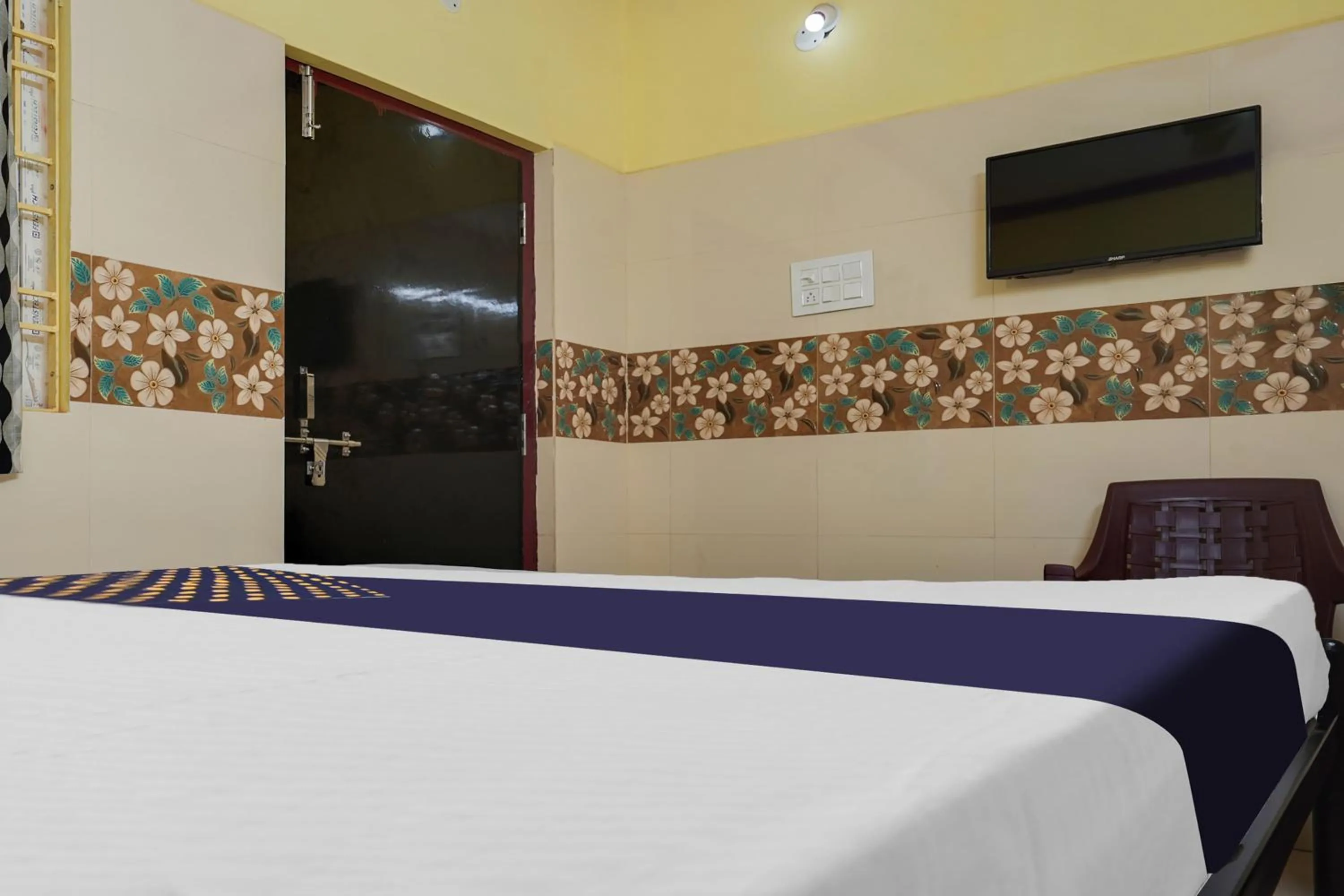 Bedroom in SPOT ON New ROYAL LODGE