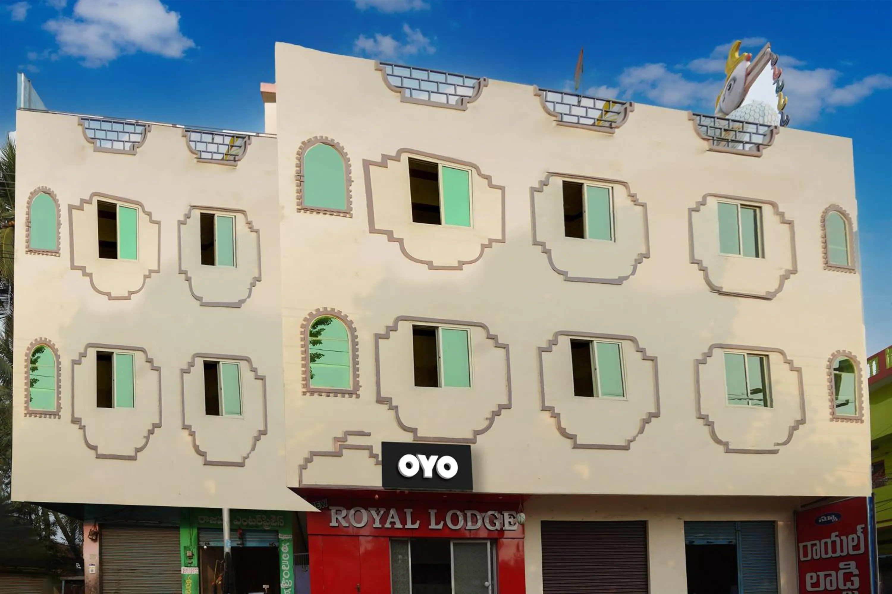 Facade/entrance in SPOT ON New ROYAL LODGE