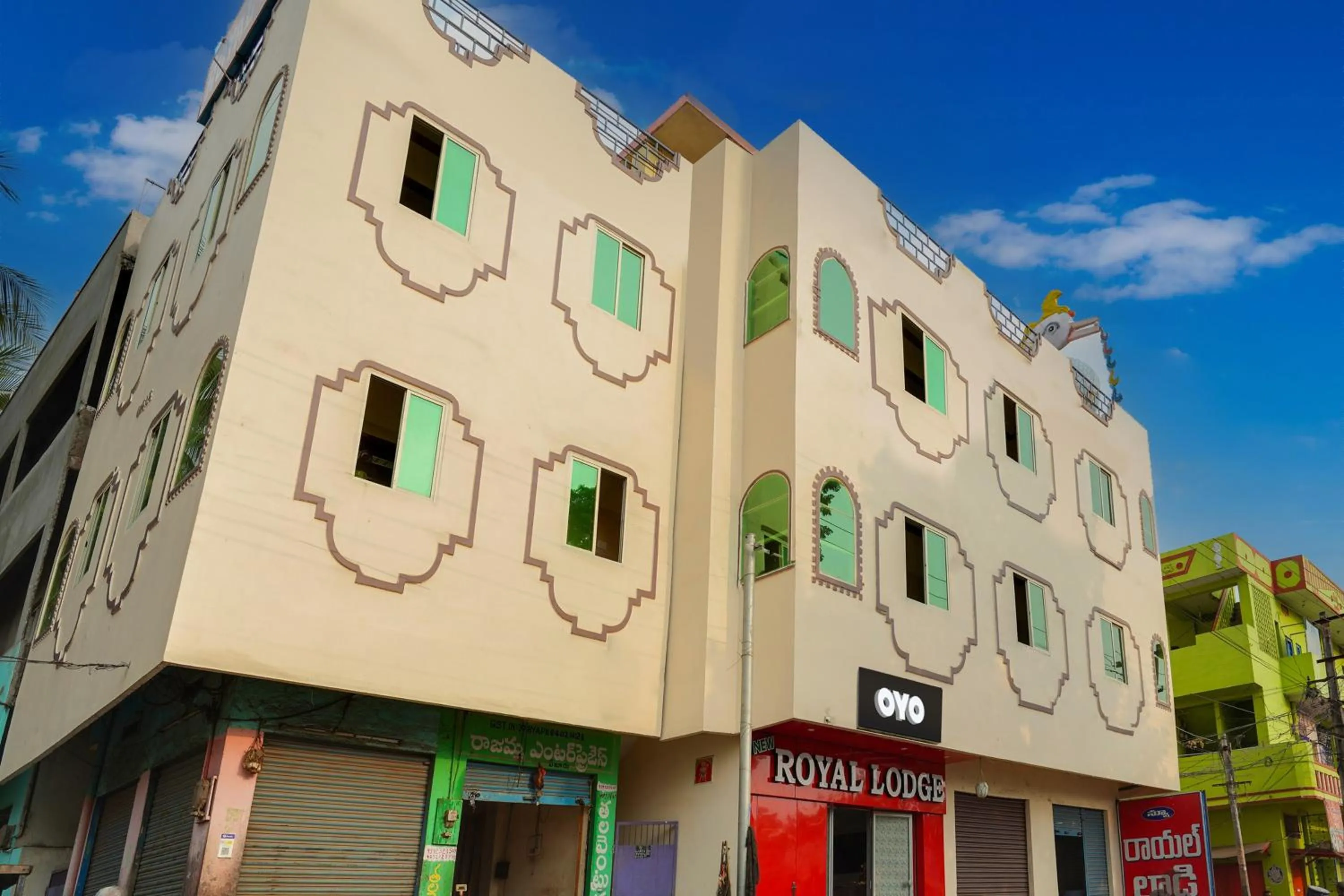 Facade/entrance in SPOT ON New ROYAL LODGE