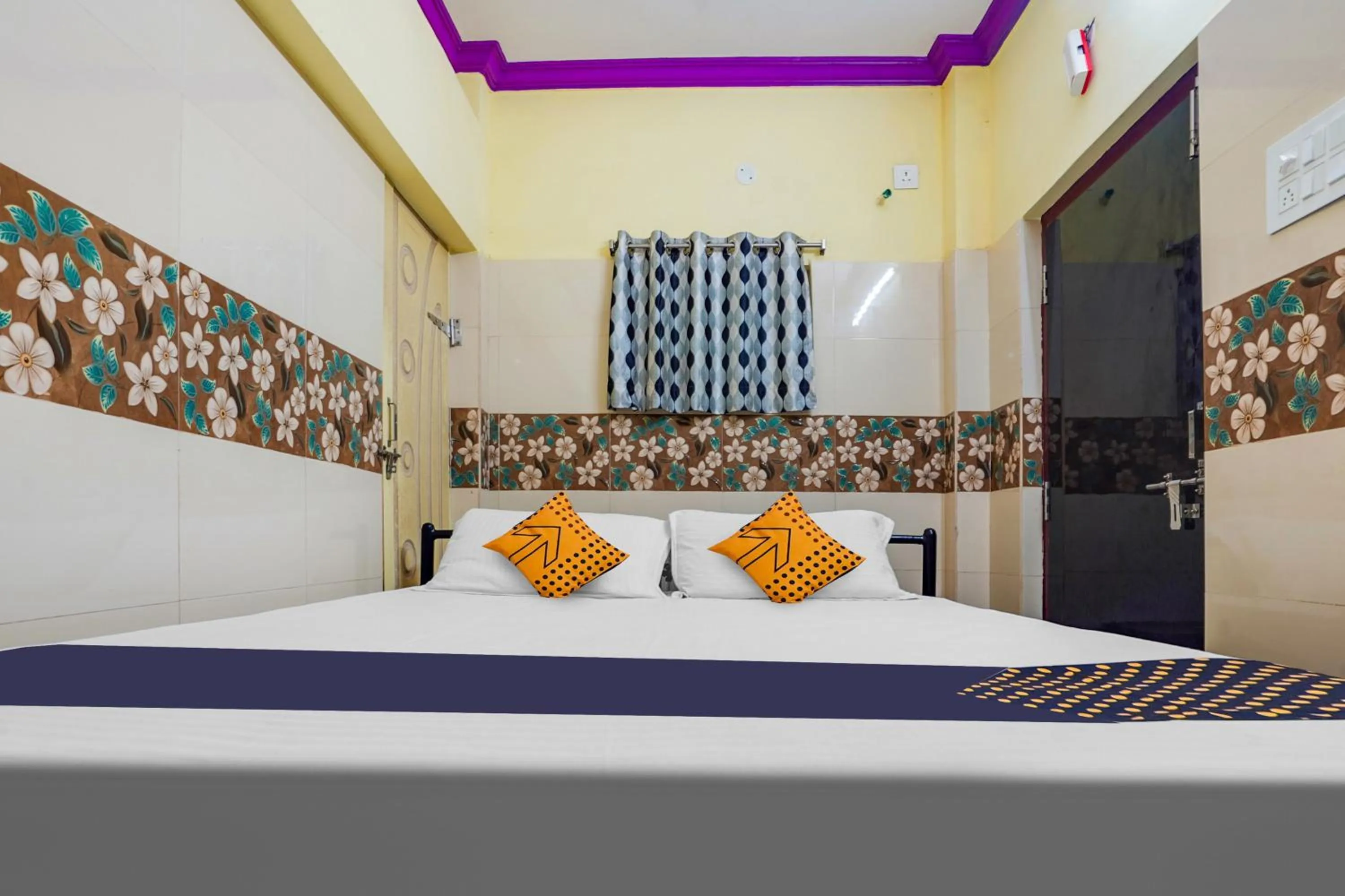 Bedroom in SPOT ON New ROYAL LODGE