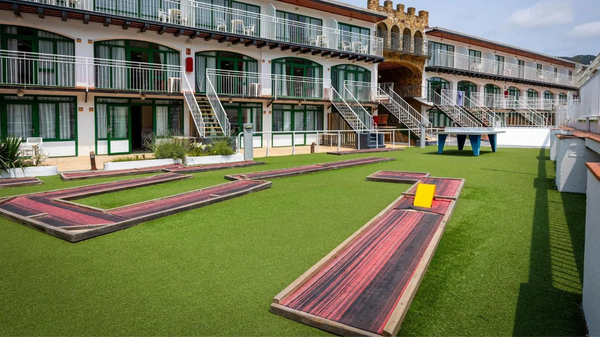 Minigolf in Medplaya Aparthotel Sant Eloi