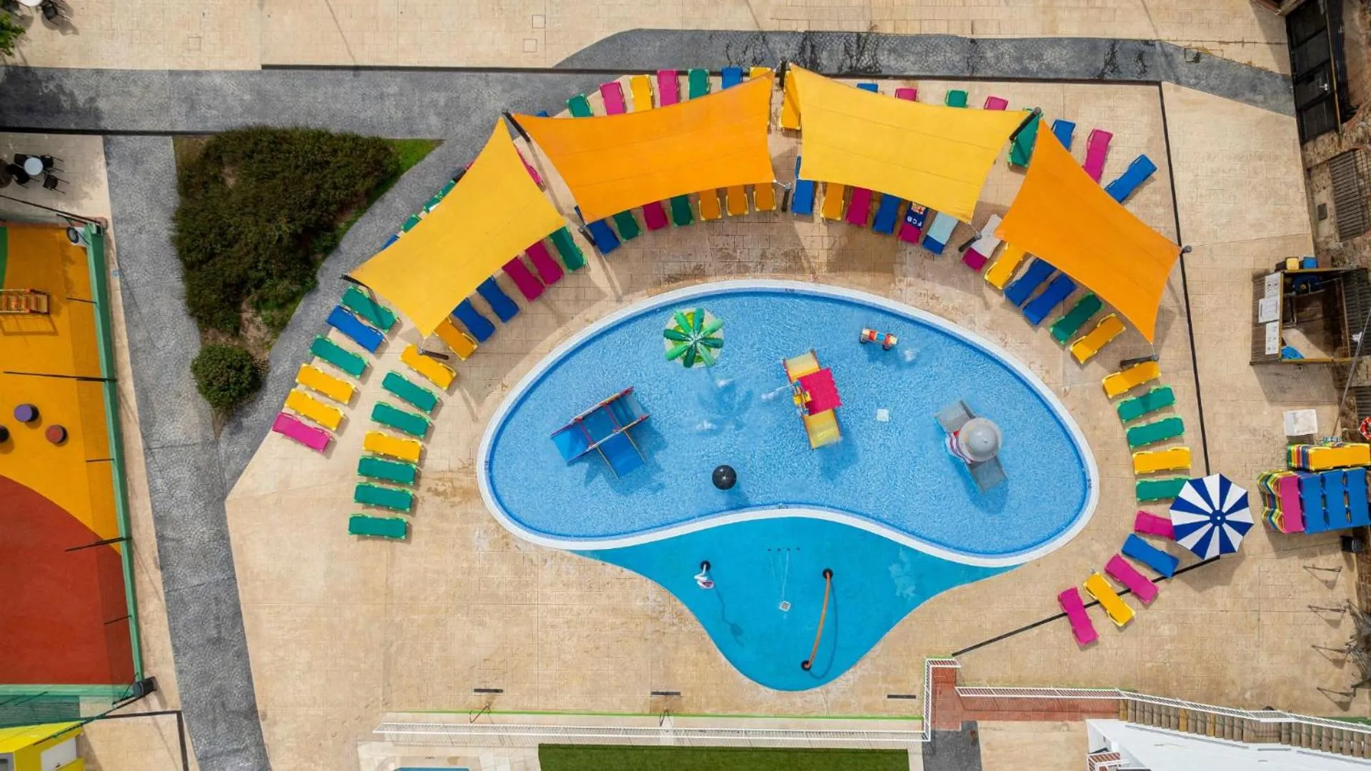 Swimming pool in Medplaya Aparthotel Sant Eloi