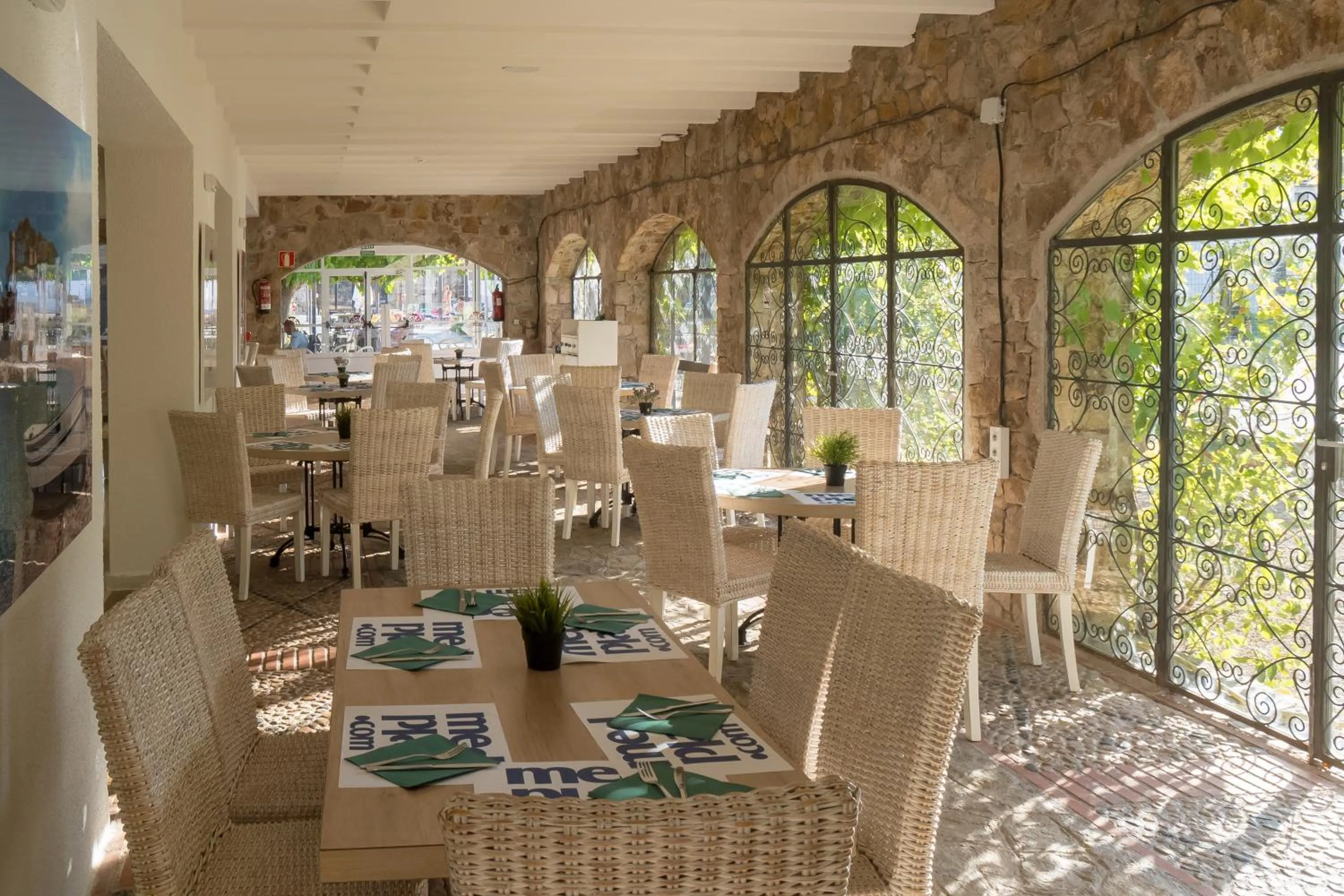 Restaurant/places to eat in Medplaya Aparthotel Sant Eloi