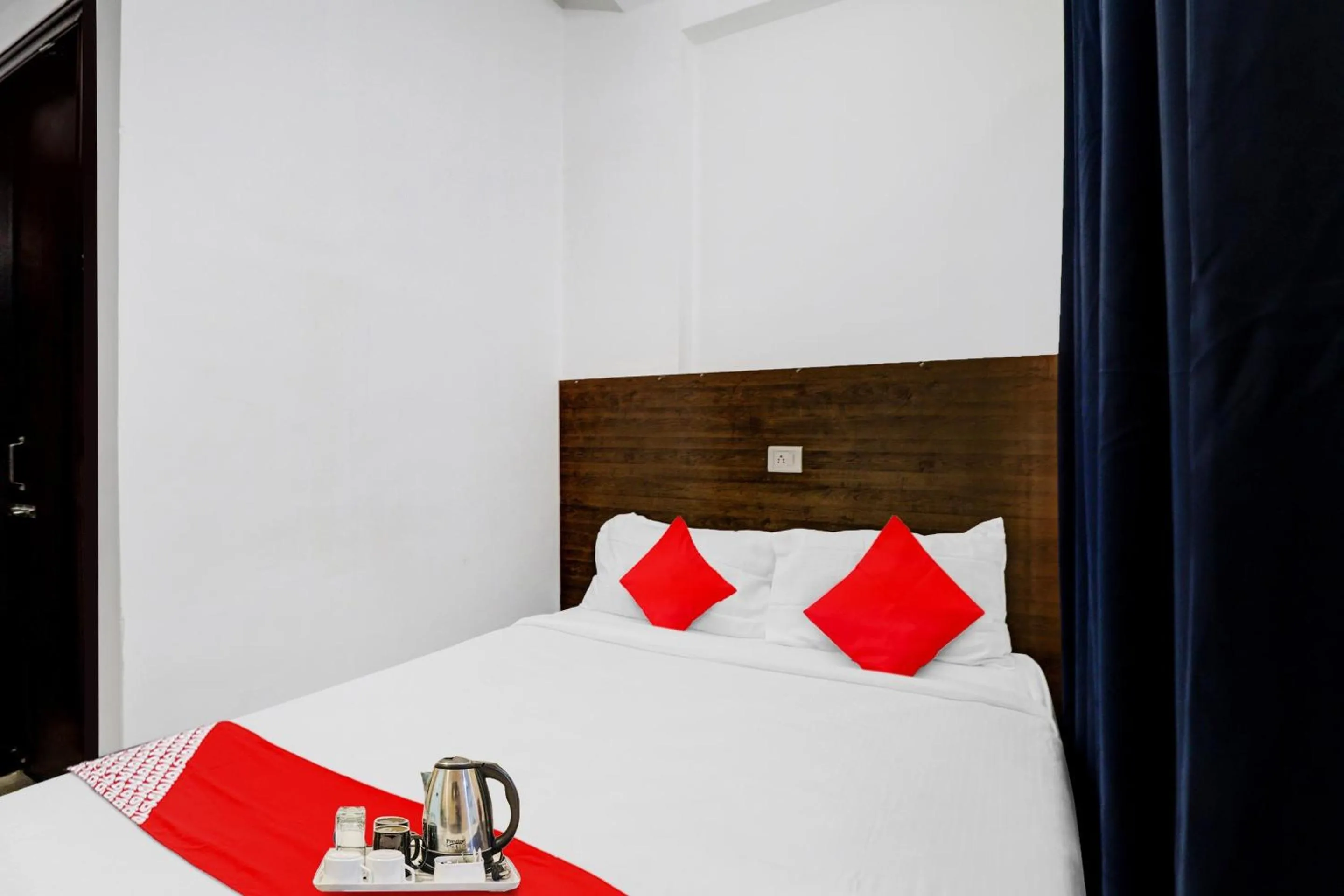 Bedroom, Bed in Hotel O Pride Inn