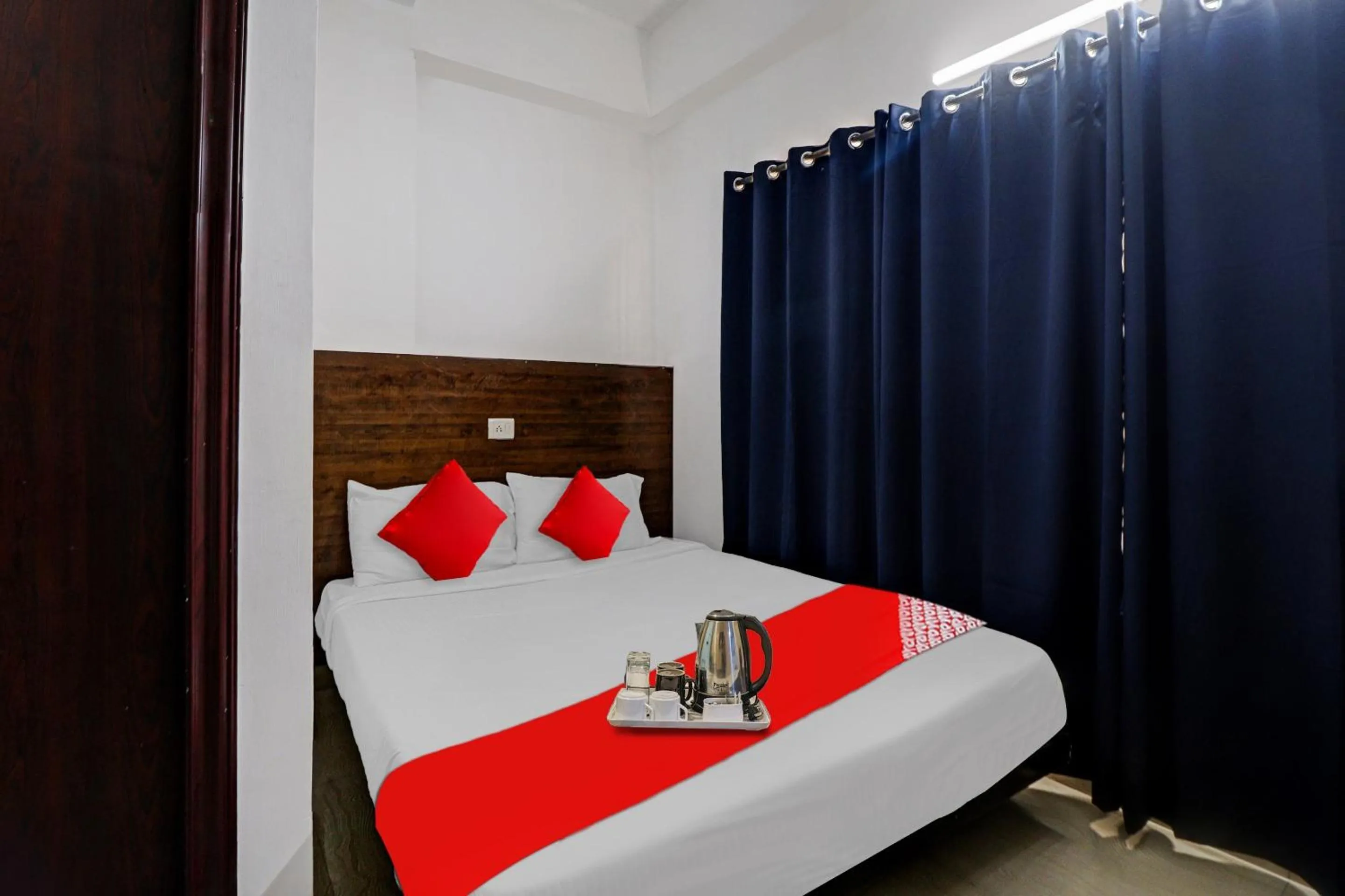 Bedroom, Bed in Hotel O Pride Inn