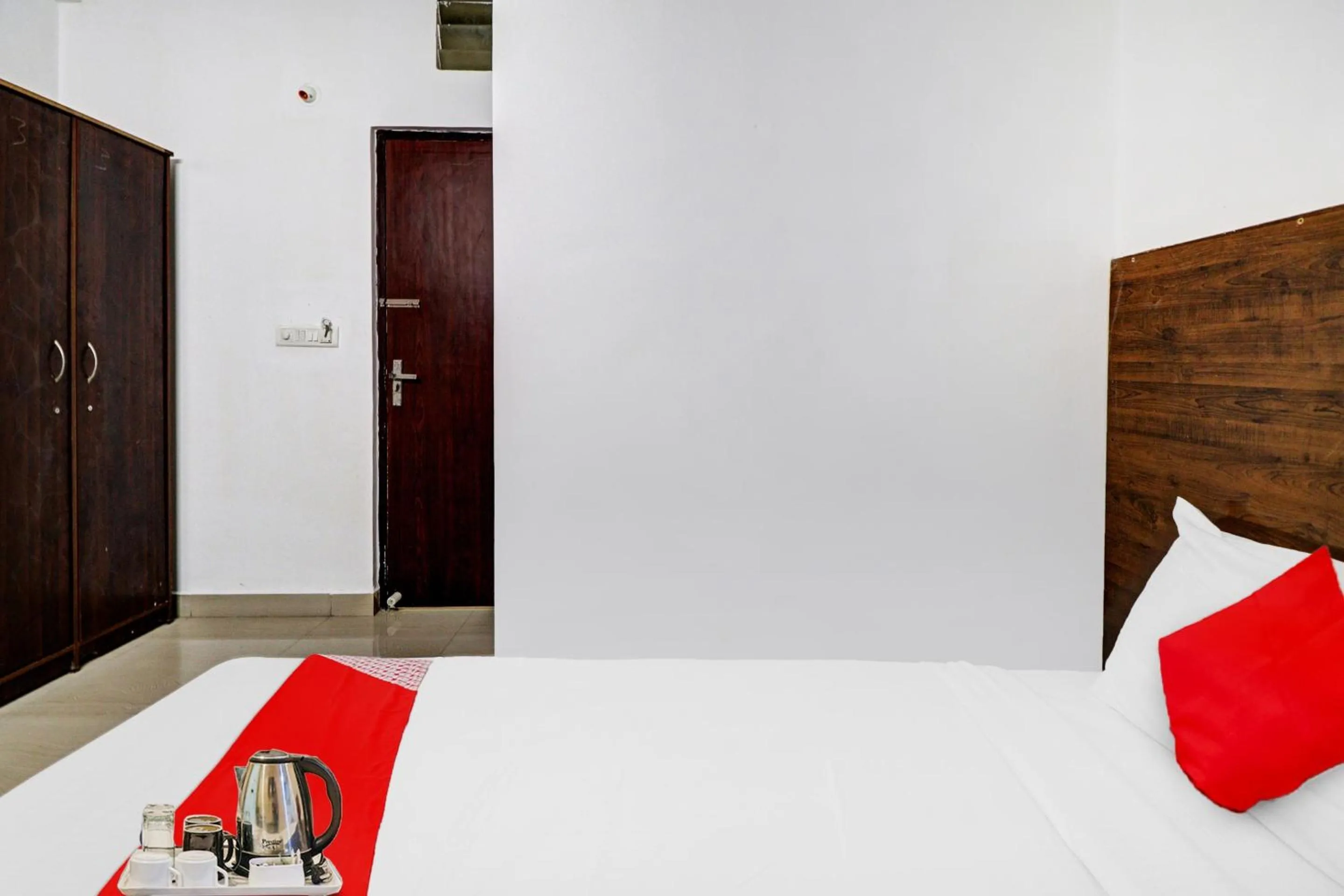 Bedroom, Bed in Hotel O Pride Inn