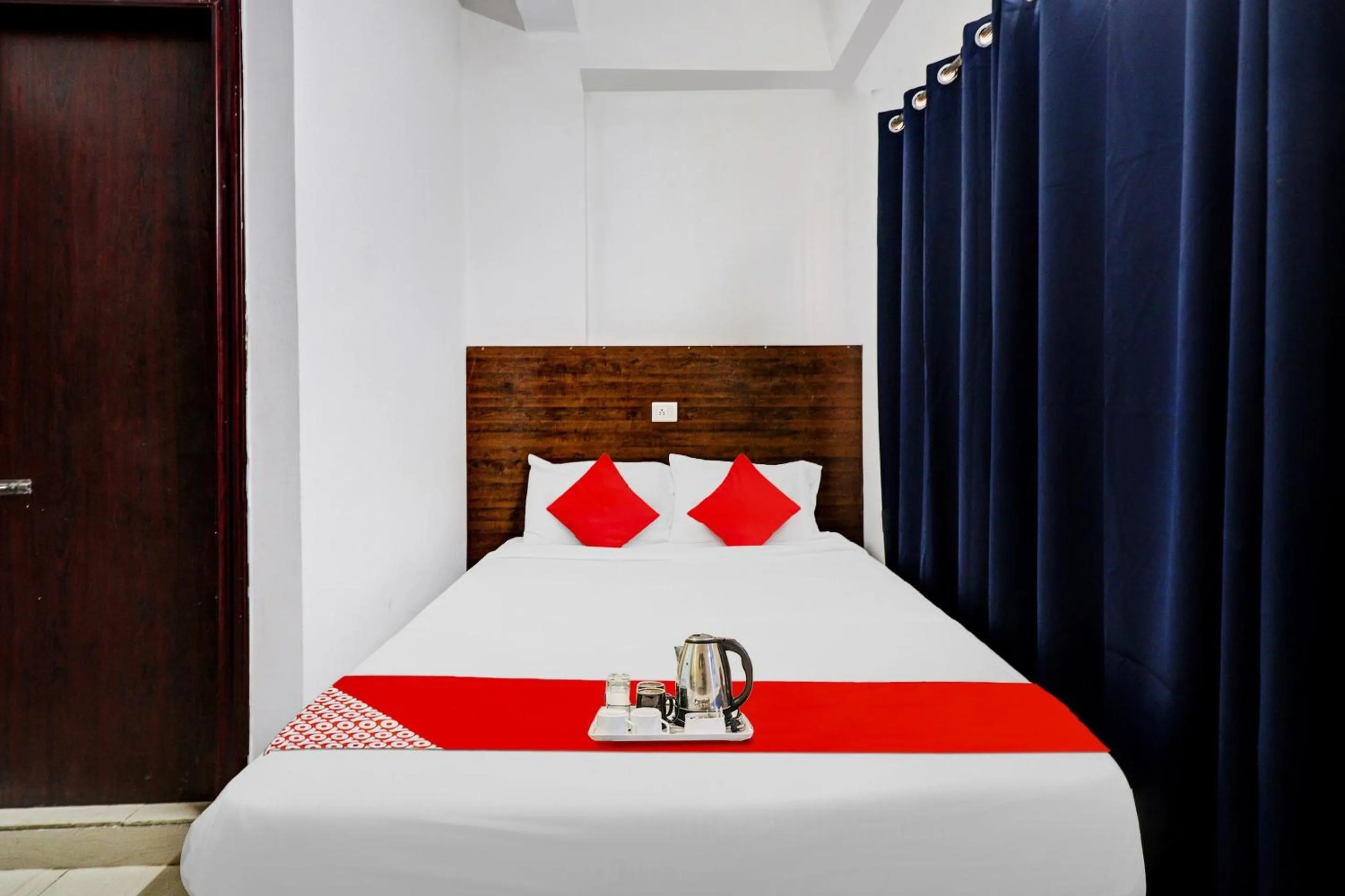 Bedroom, Bed in Hotel O Pride Inn