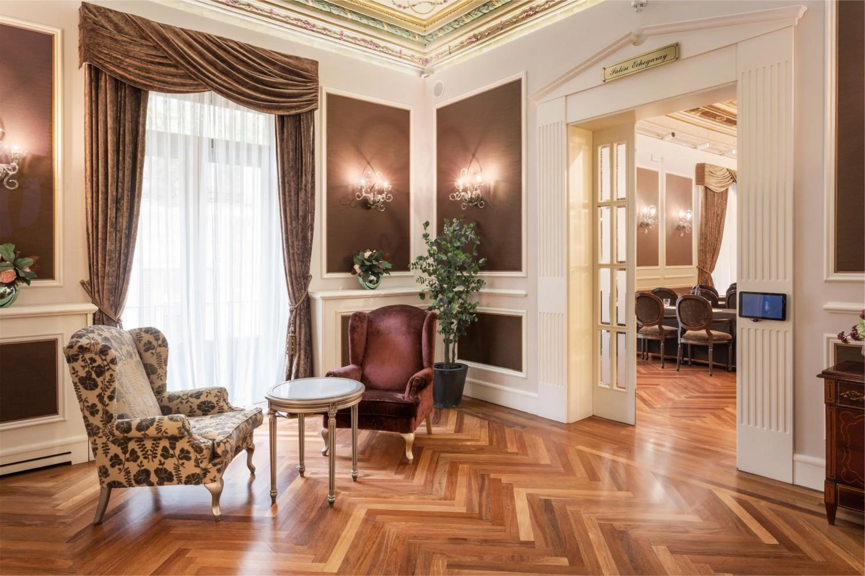 Library in Catalonia Las Cortes