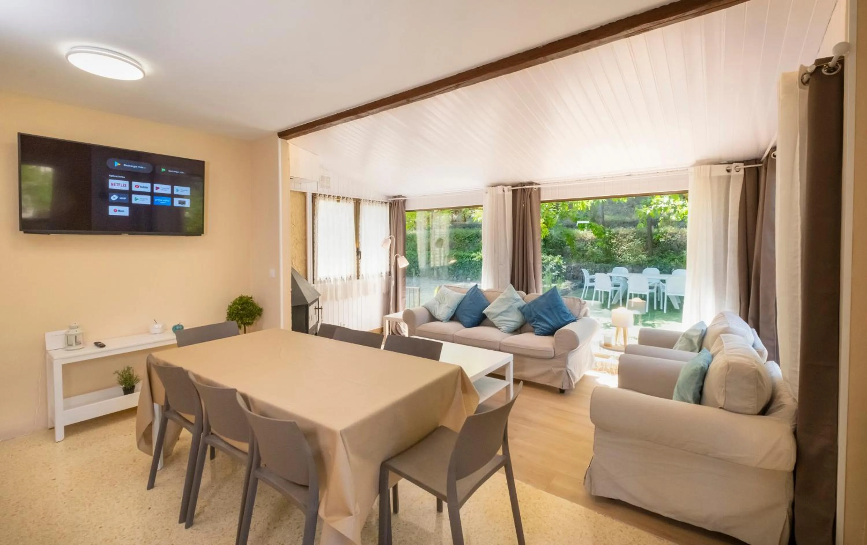 Communal lounge/ TV room in Hotel Rural y Apartamentos Villa Engracia