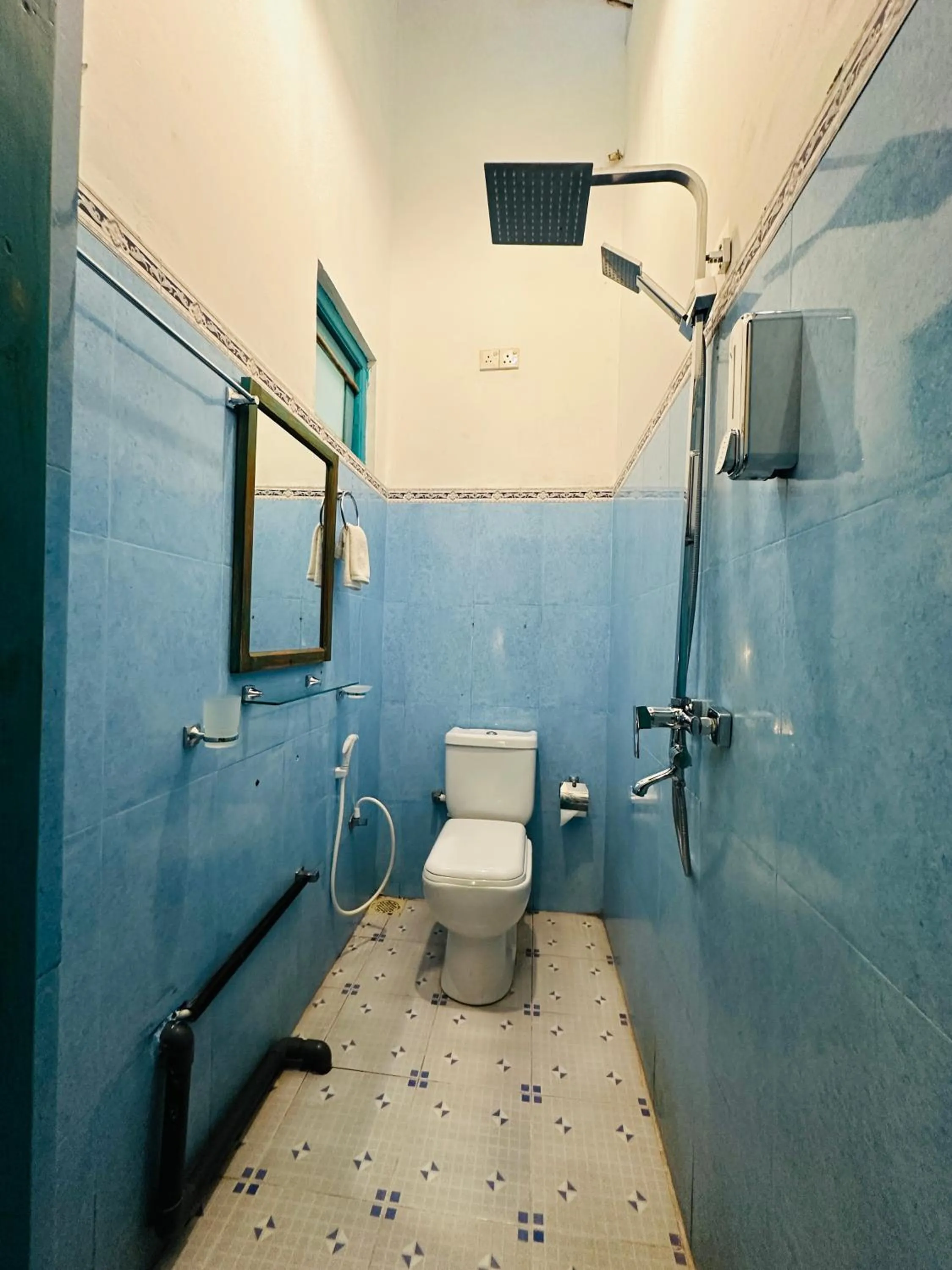 Shower in Moi Galle Fort by DBI