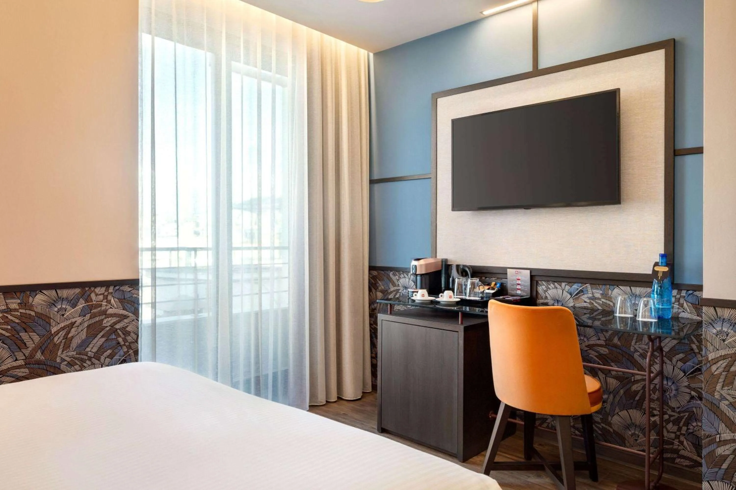 Photo of the whole room, Bed in Zeus Essence Athens Central, former Athens Key