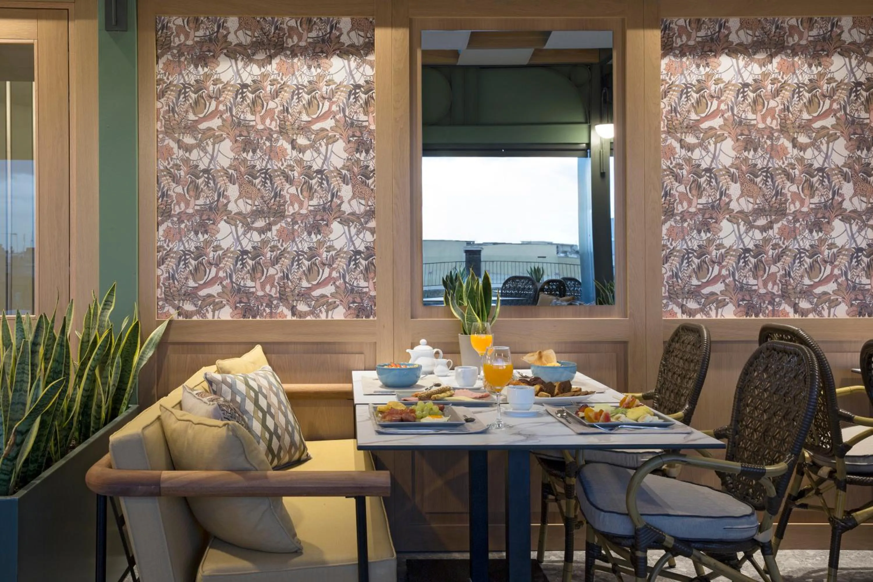 Restaurant/places to eat in Zeus Essence Athens Central, former Athens Key