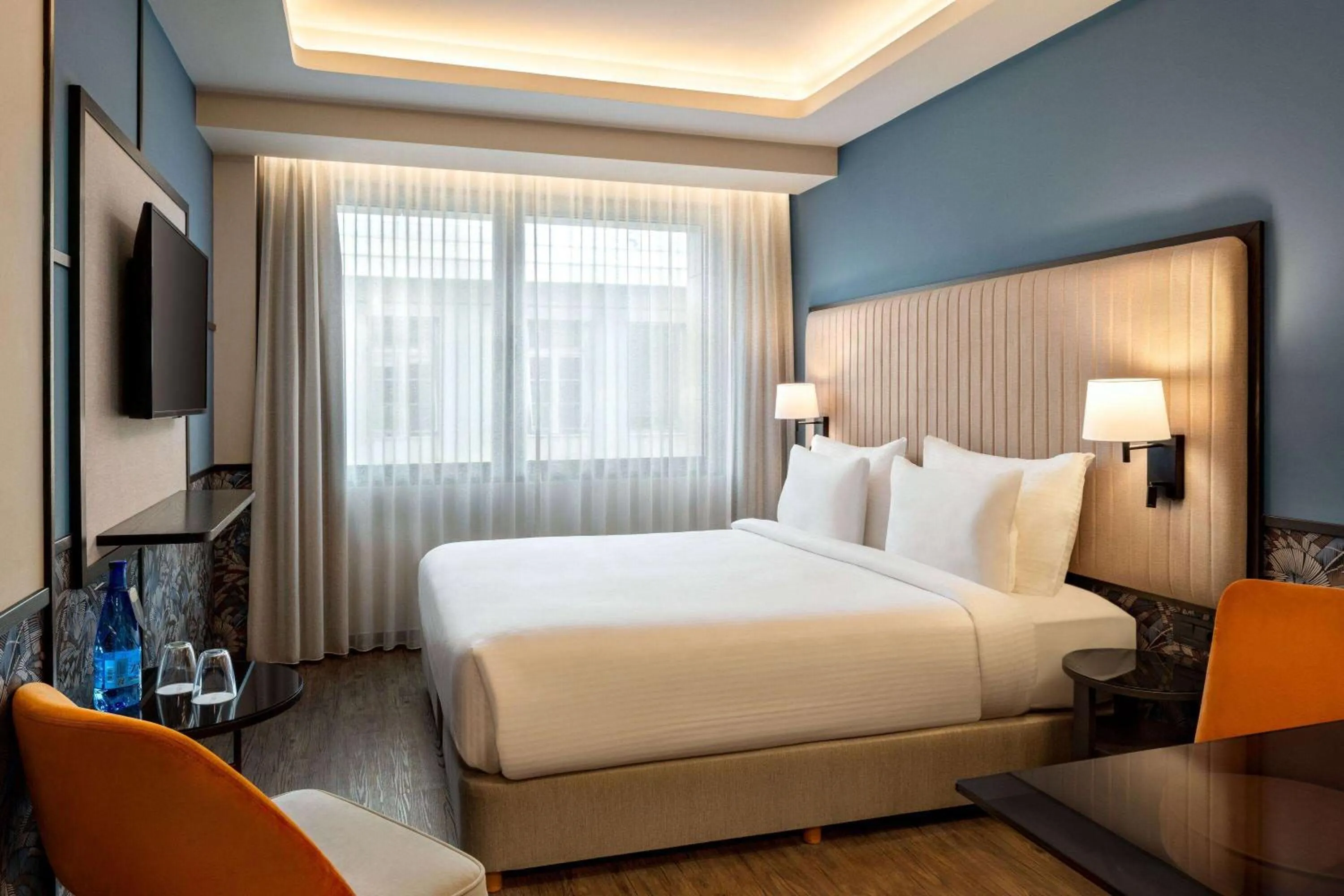 Photo of the whole room, Bed in Zeus Essence Athens Central, former Athens Key