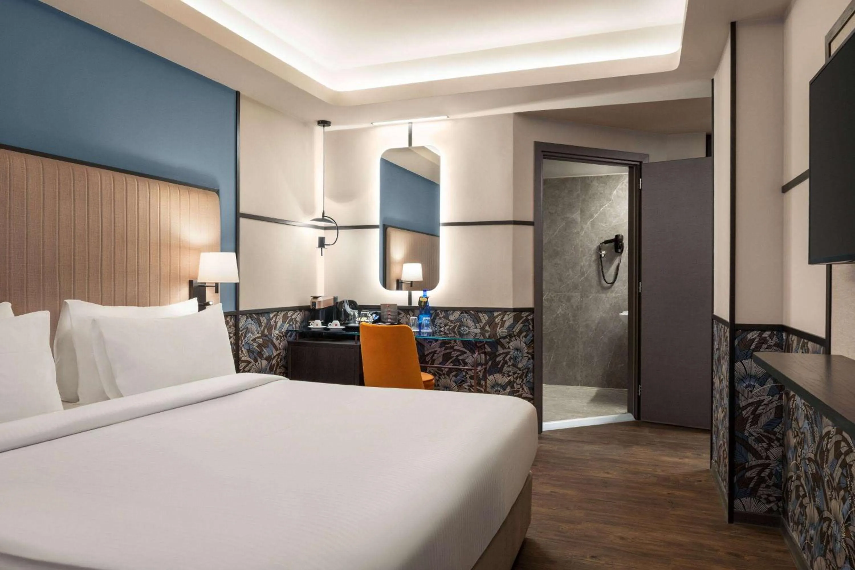 Photo of the whole room, Bed in Zeus Essence Athens Central, former Athens Key