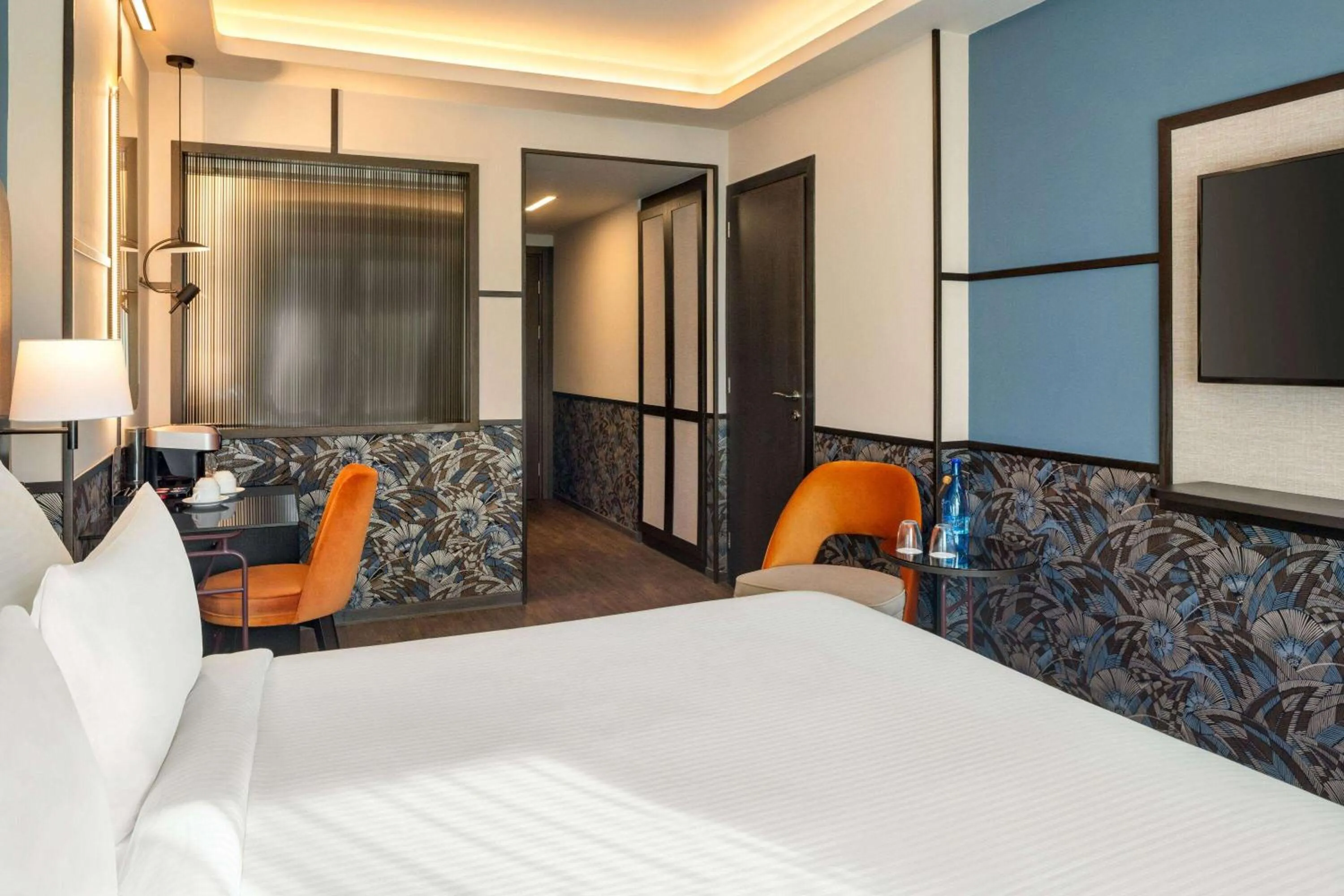 Photo of the whole room, Bed in Zeus Essence Athens Central, former Athens Key