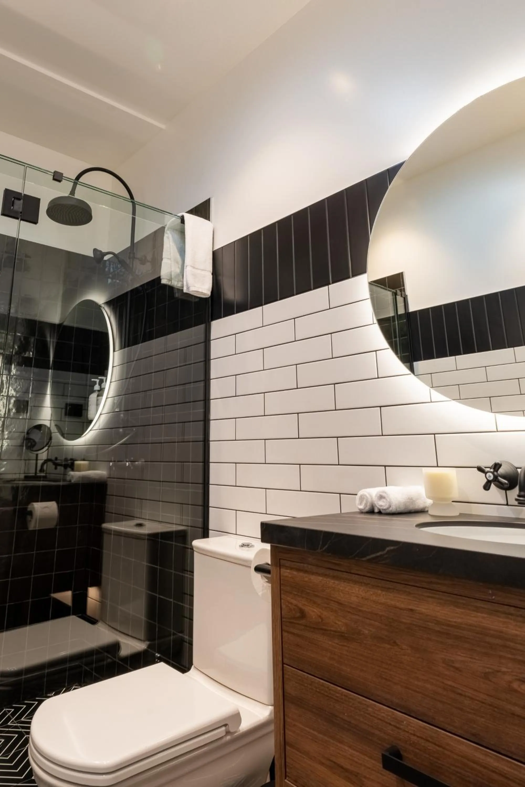 Toilet in TRYP by Wyndham Wellington, Tory Street