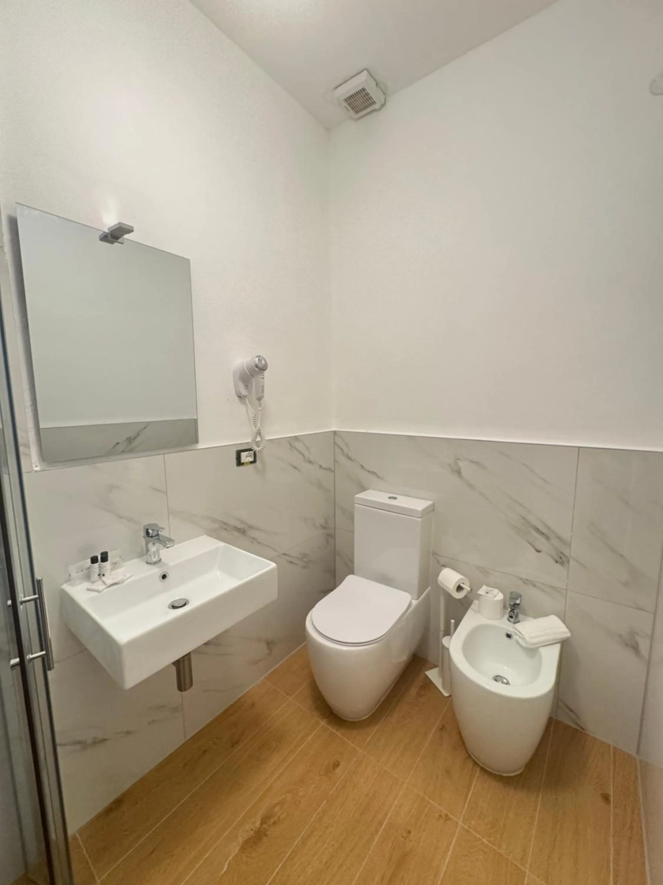 Bathroom in Garden Blue