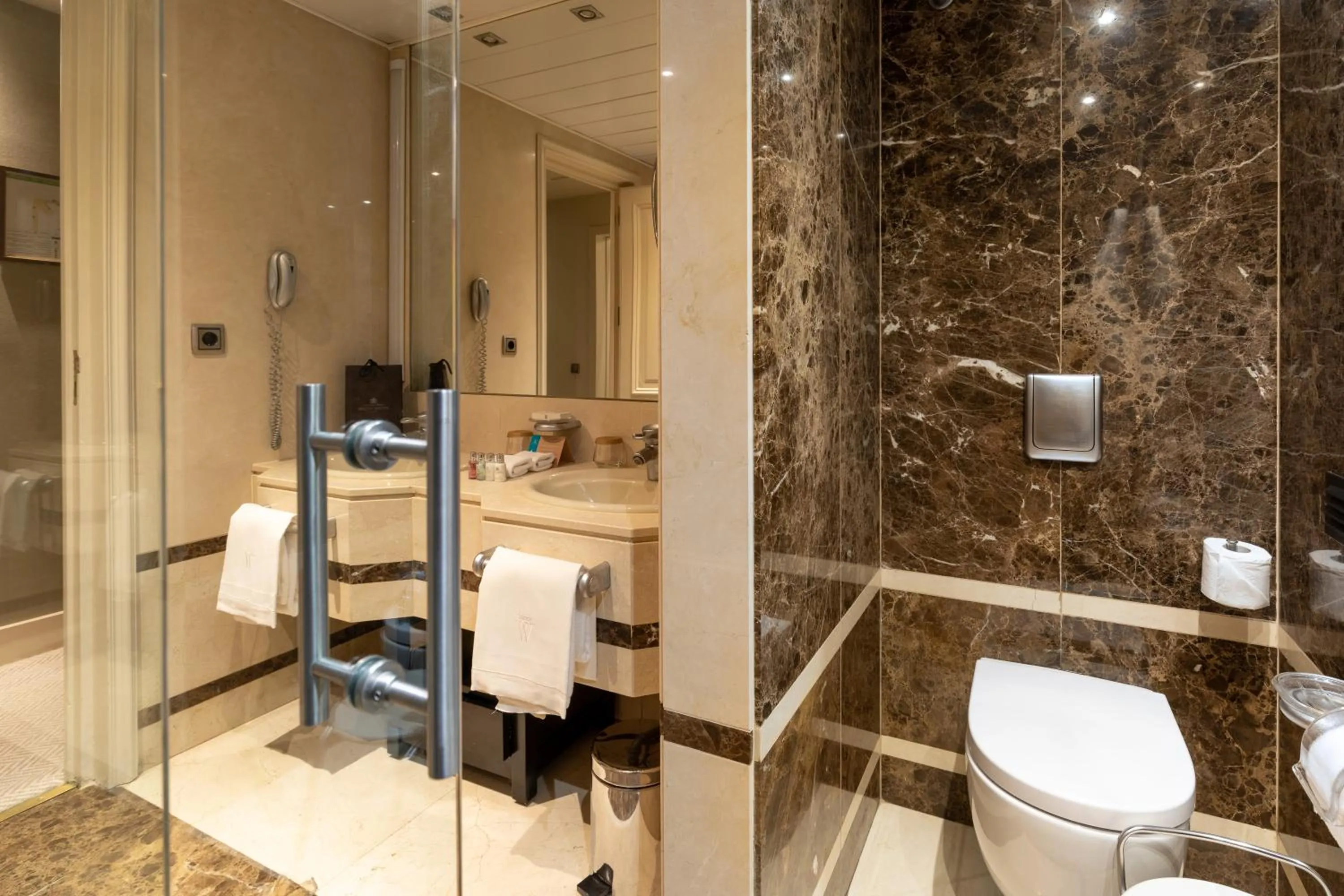 Bathroom in Wellington Hotel & Spa Madrid