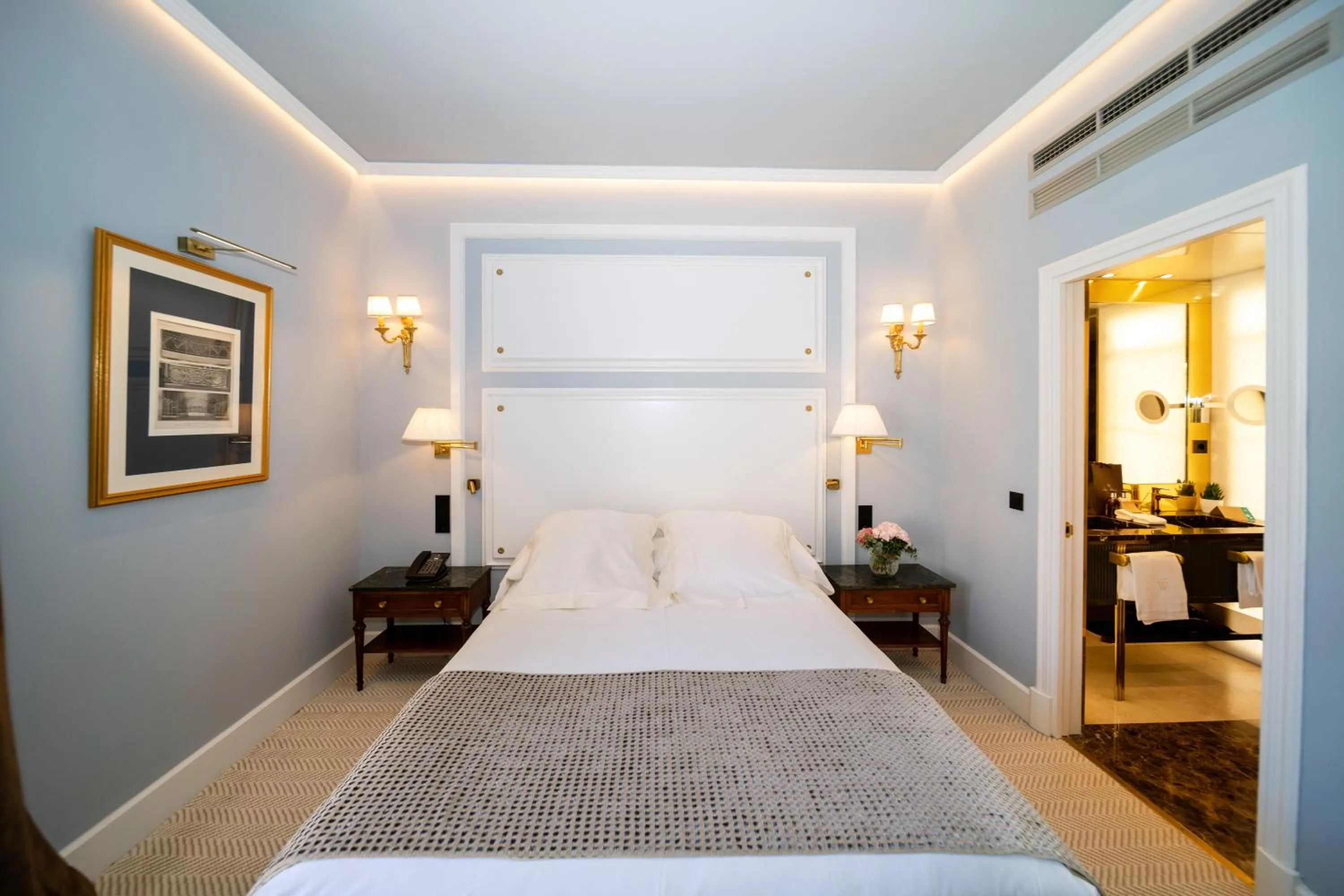 Bed in Wellington Hotel & Spa Madrid