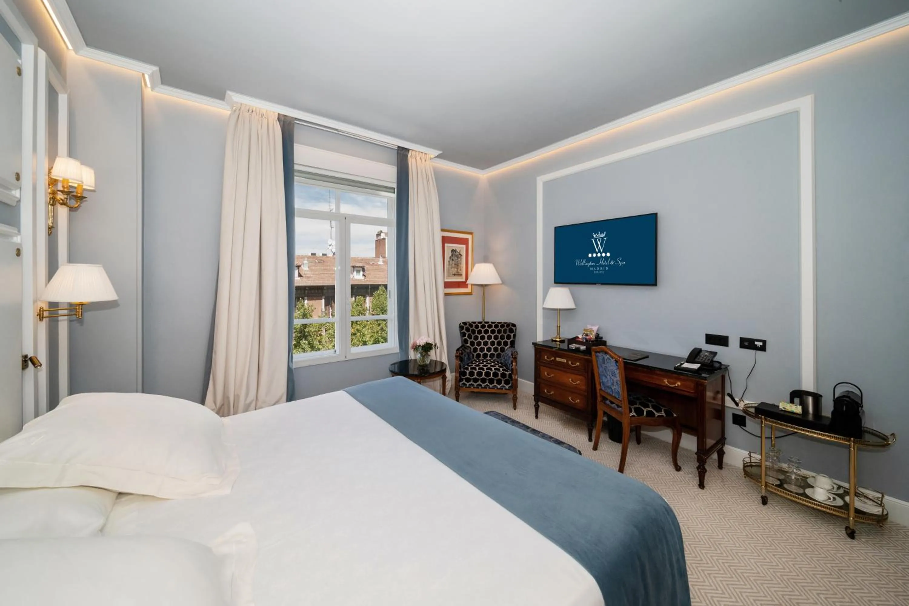 Bedroom, Bed in Wellington Hotel & Spa Madrid