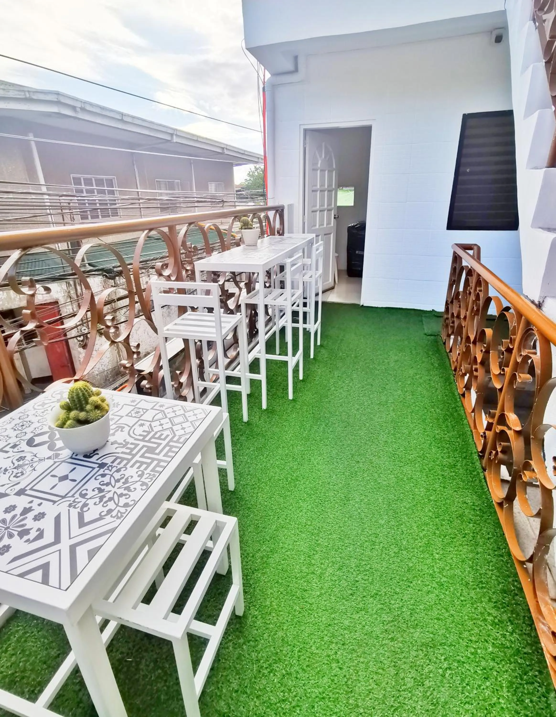 Balcony/Terrace in NomadsMNL Airport Hostel