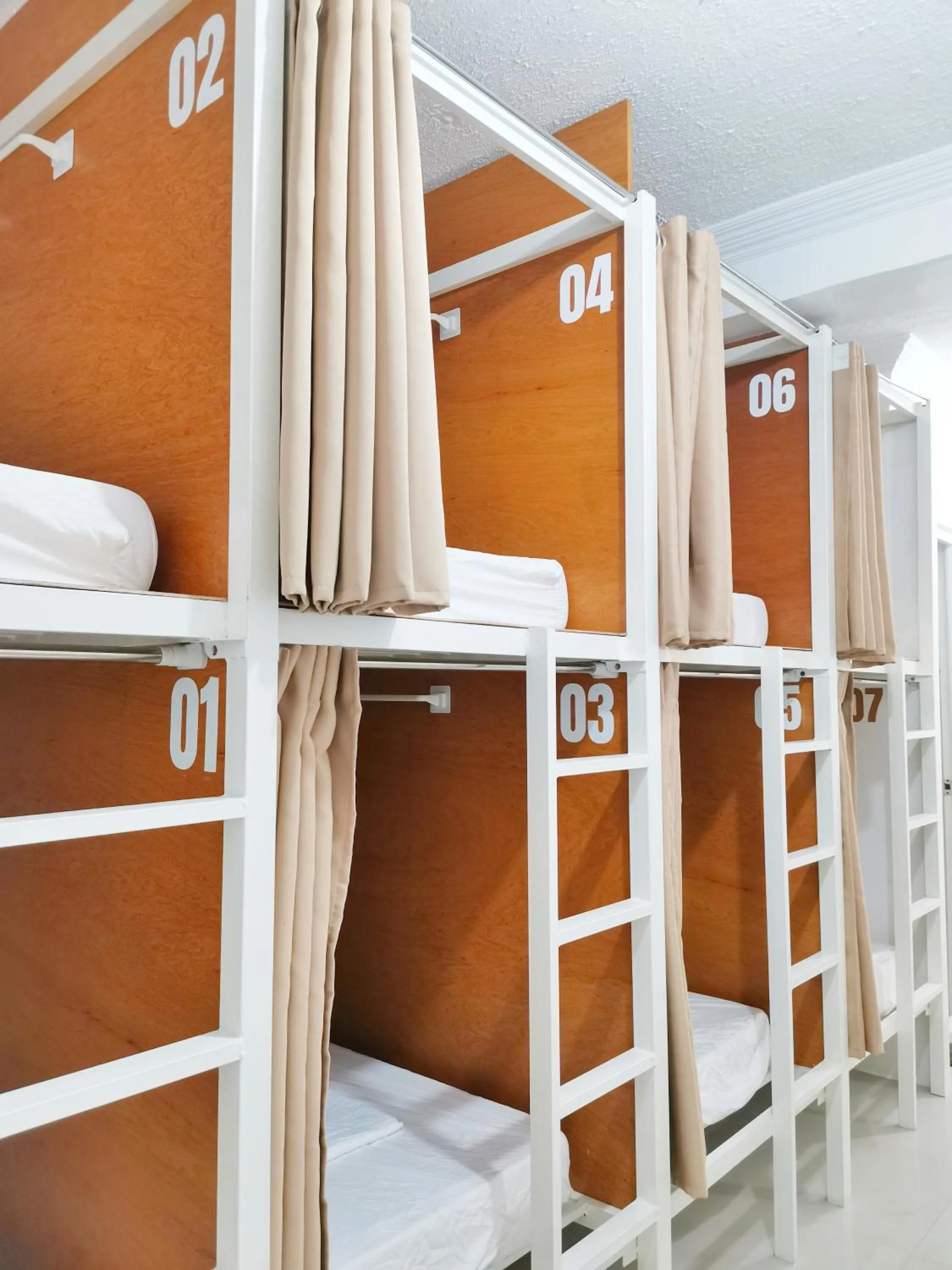 Bed in NomadsMNL Airport Hostel