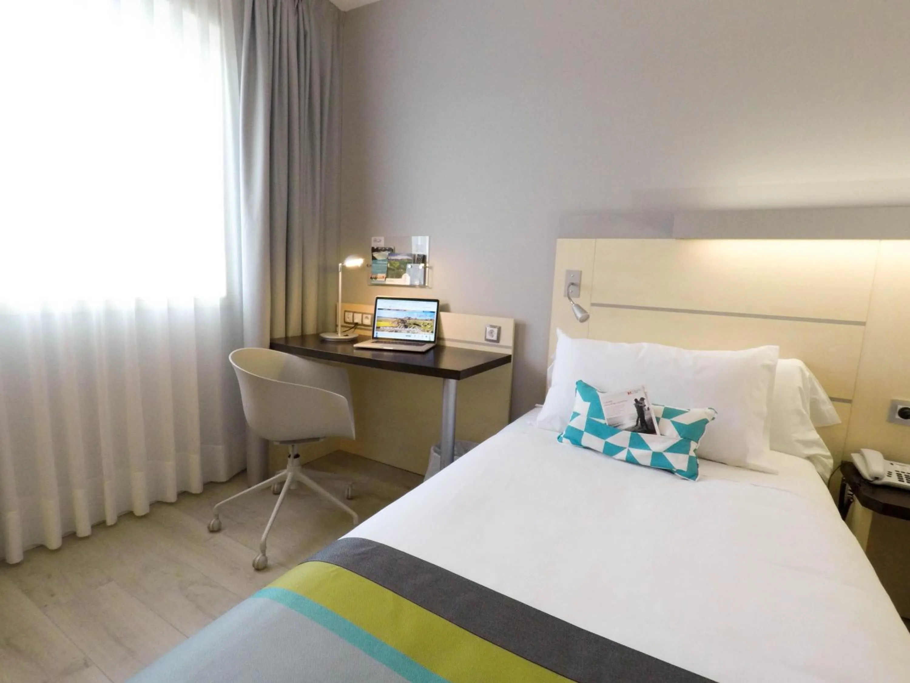 Photo of the whole room, Bed in Holiday Inn Express Pamplona by IHG